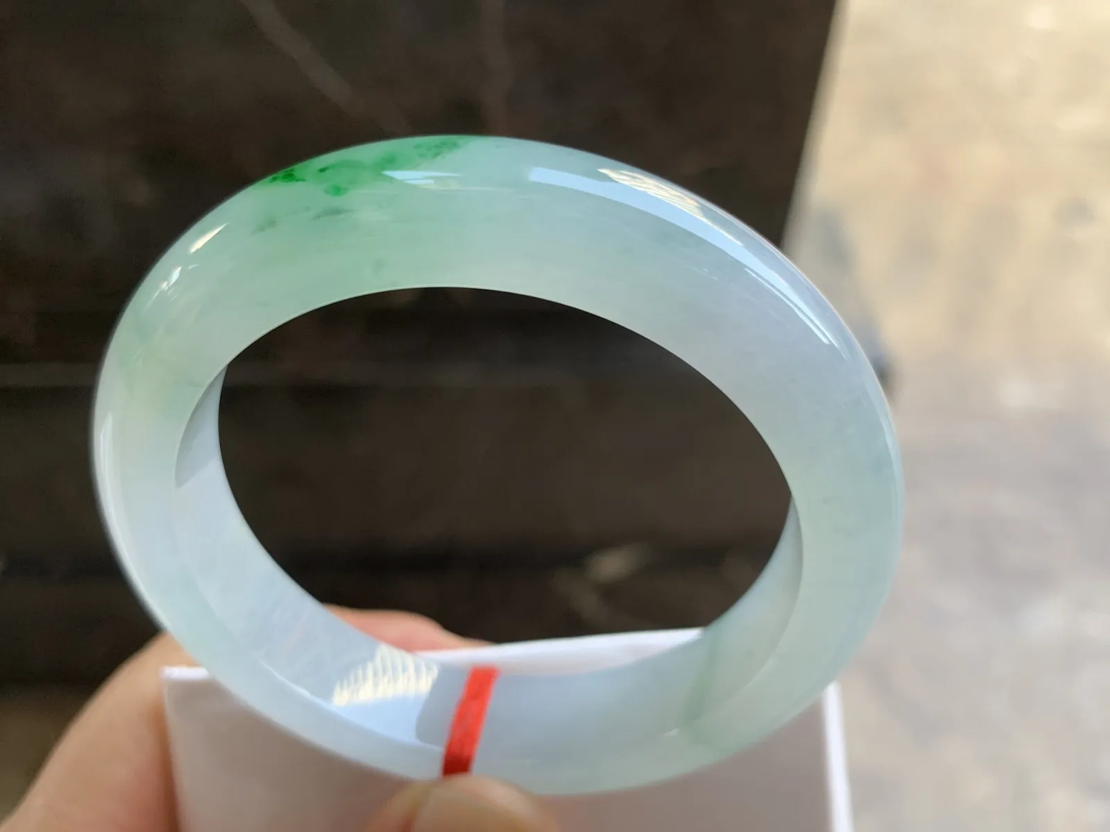 55.5-12.7-9mm
冰种飘绿手镯 水润光泽 花色漂亮