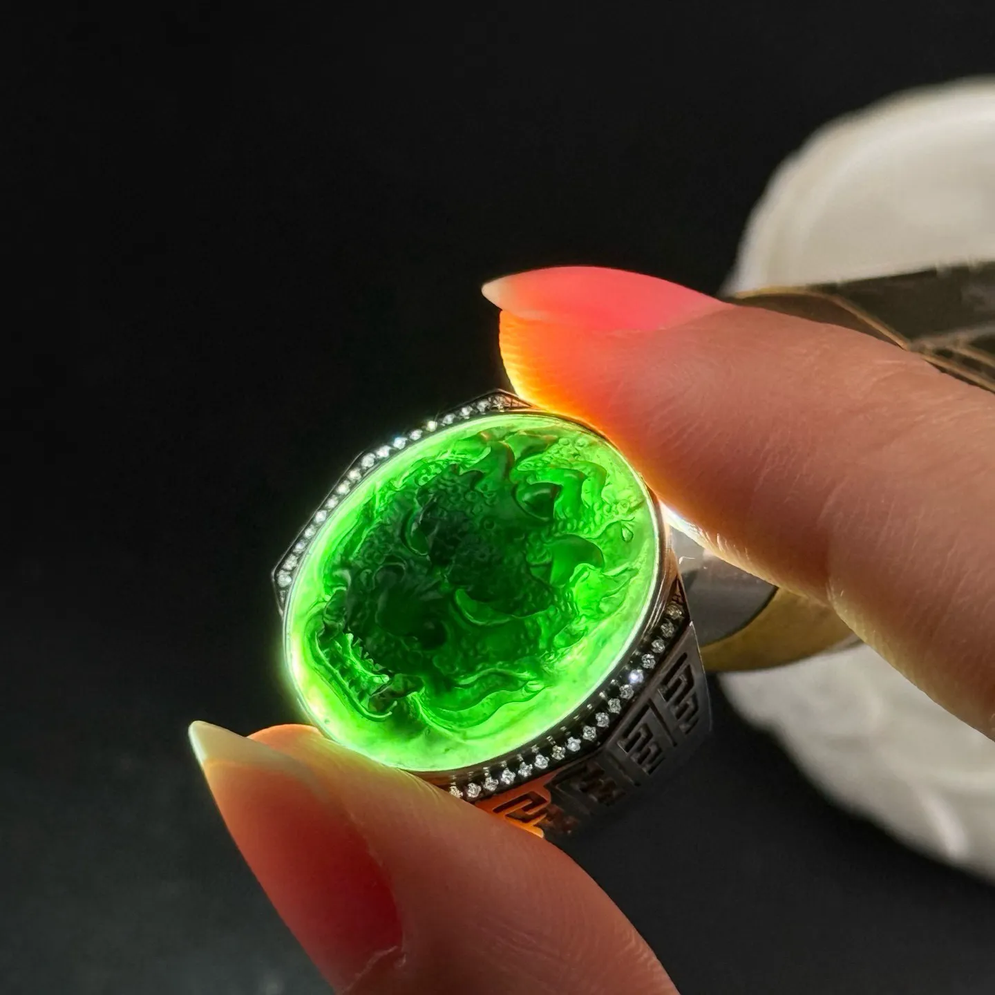 精品18k墨翠龙头男戒 种好色正 黑度极好 打灯通透 油性十足 尺寸20.1