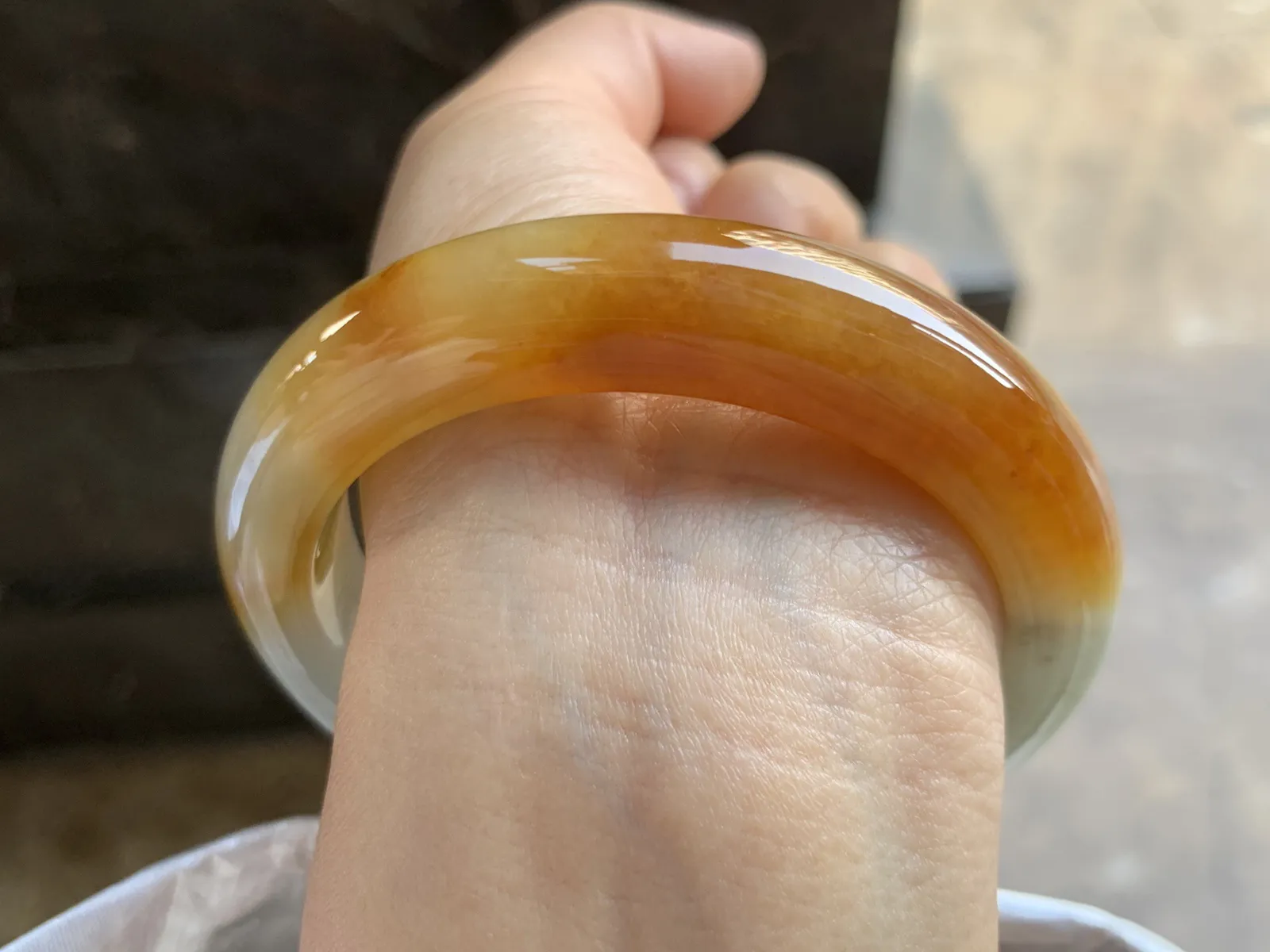 58-12.6-9.5mm
黄翡手镯 底子细腻 颜色艳丽