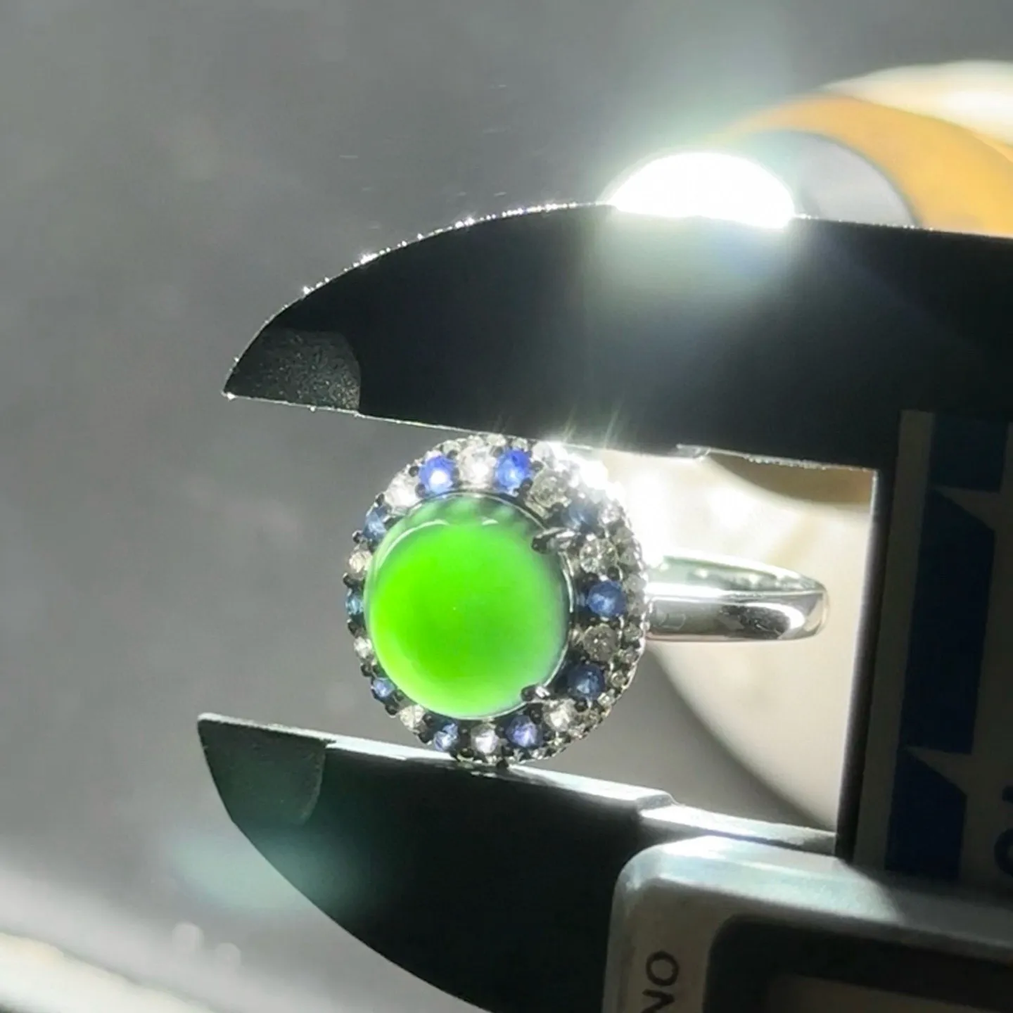 精品18k墨翠蛋面女戒 种好色正黑度极好 打灯通透 油性十足 尺寸13.5