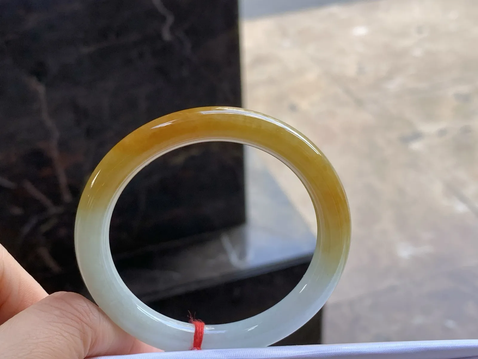 50-8.2

糯种黄翡手镯^_^ 细腻独特