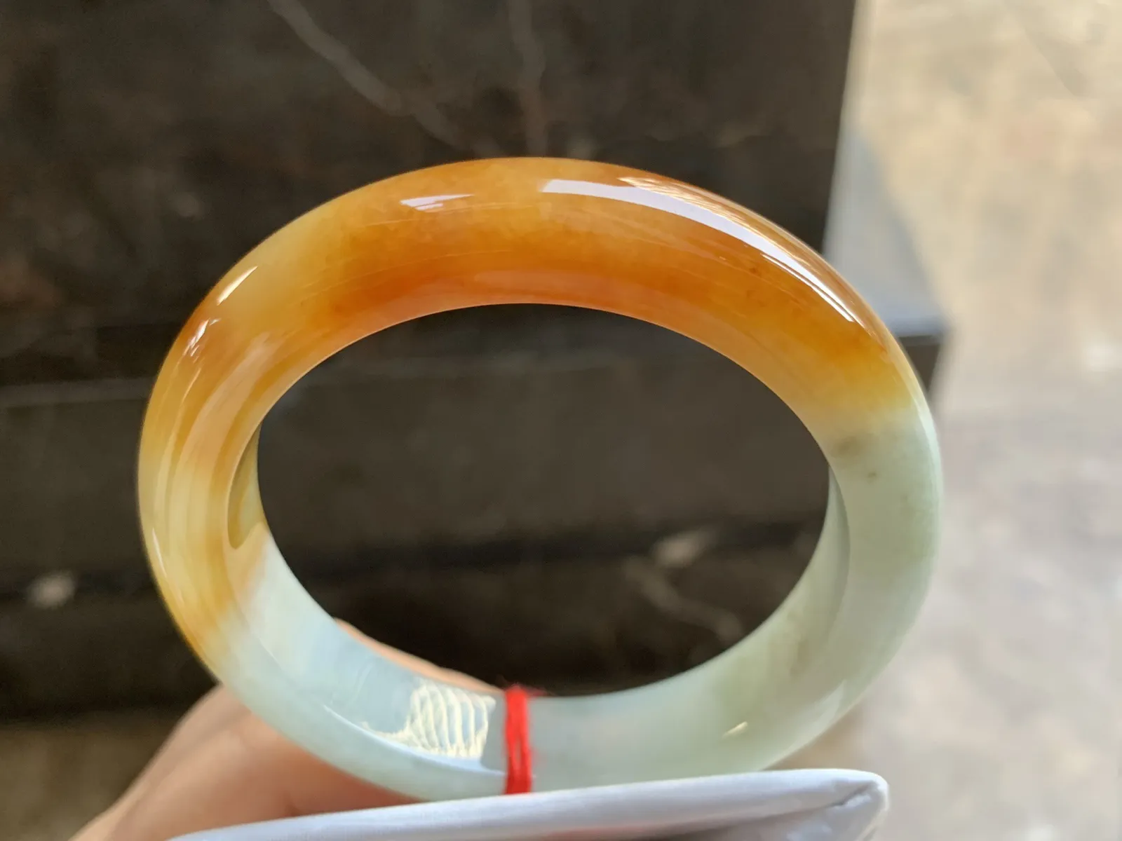 58-12.6-9.5mm
黄翡手镯 底子细腻 颜色艳丽