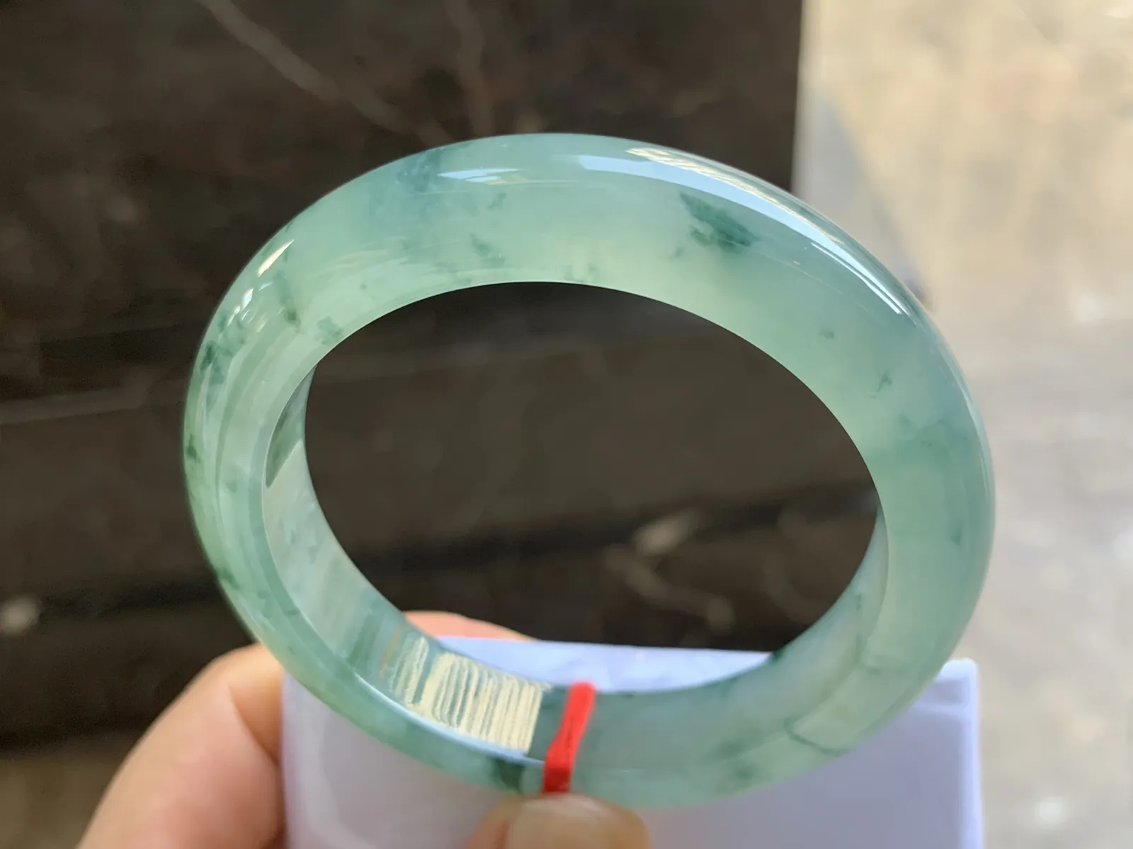 55-12-9mm
冰种飘花手镯 冰透莹润 花色漂亮