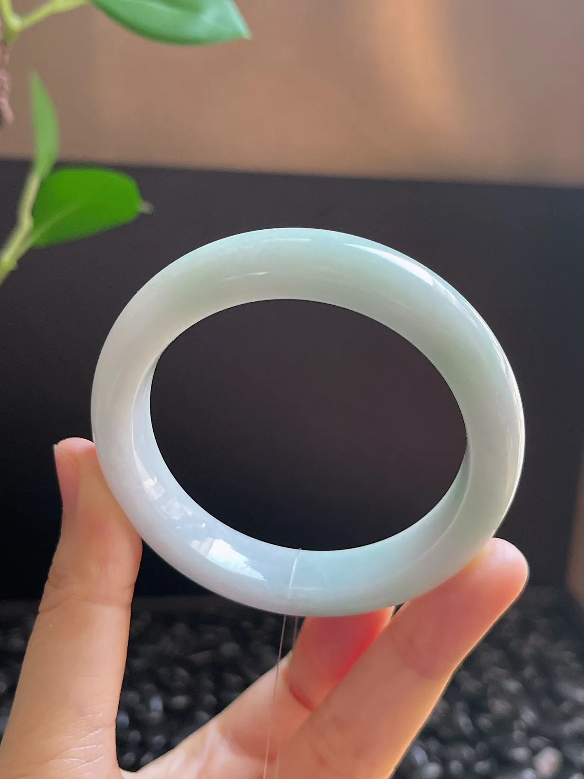 正圈51.6圈口，翡翠糯化种淡绿色手镯