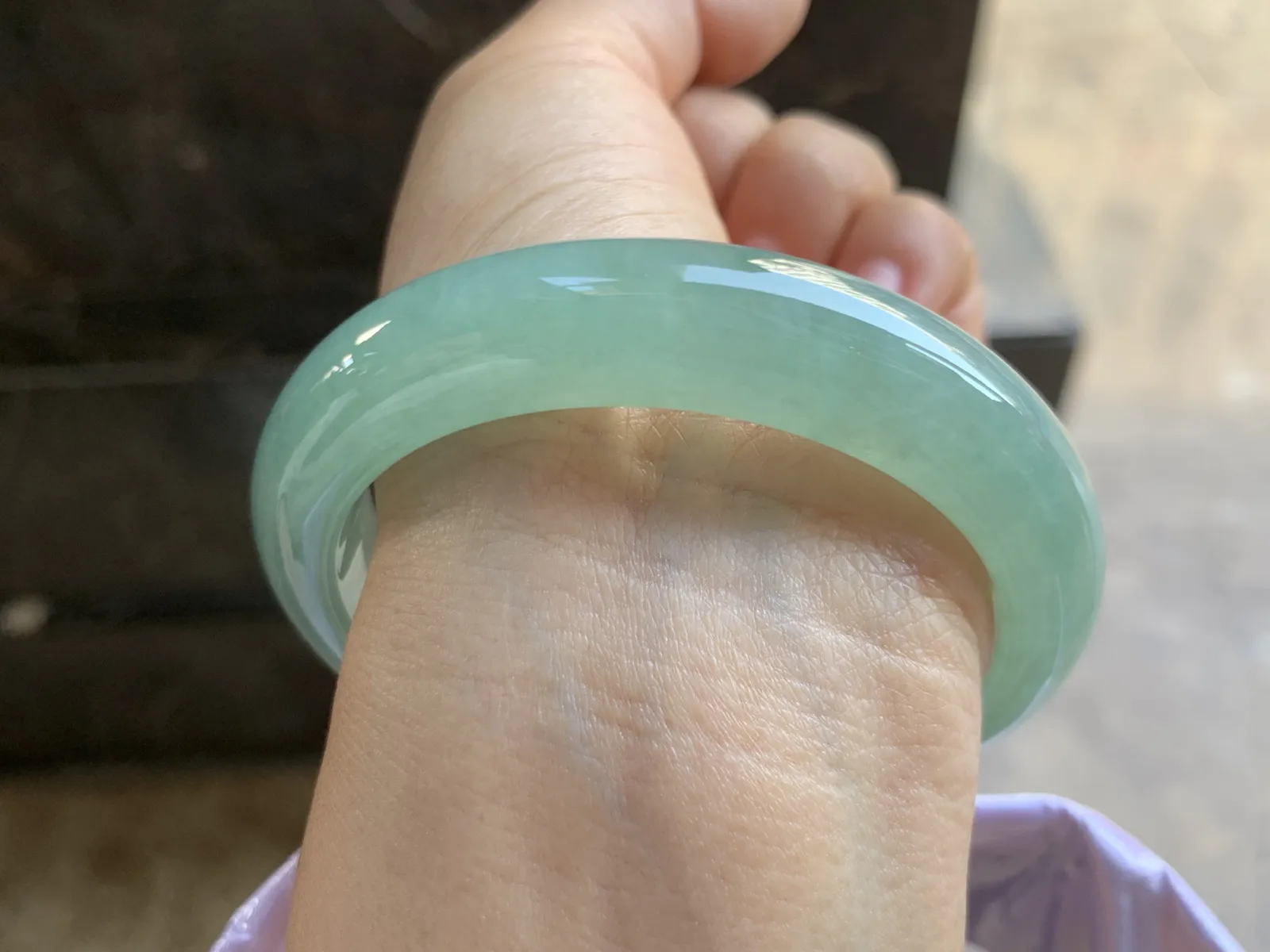 57-12.6-8.8mm
冰种晴水手镯 水润光泽 底色漂亮