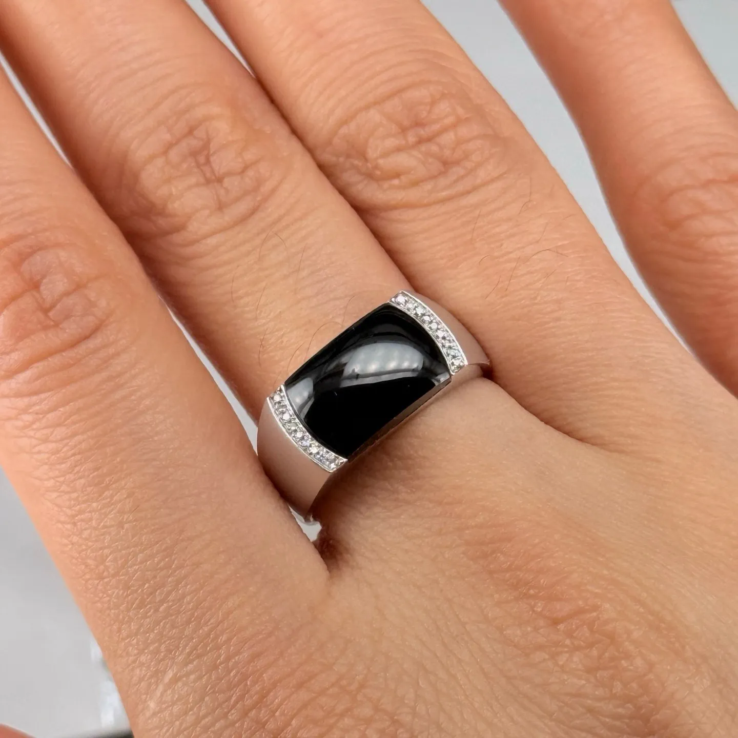 精品18k墨翠马鞍戒指 种好色正 黑度极好 打灯通透 油性十足 尺寸11.5