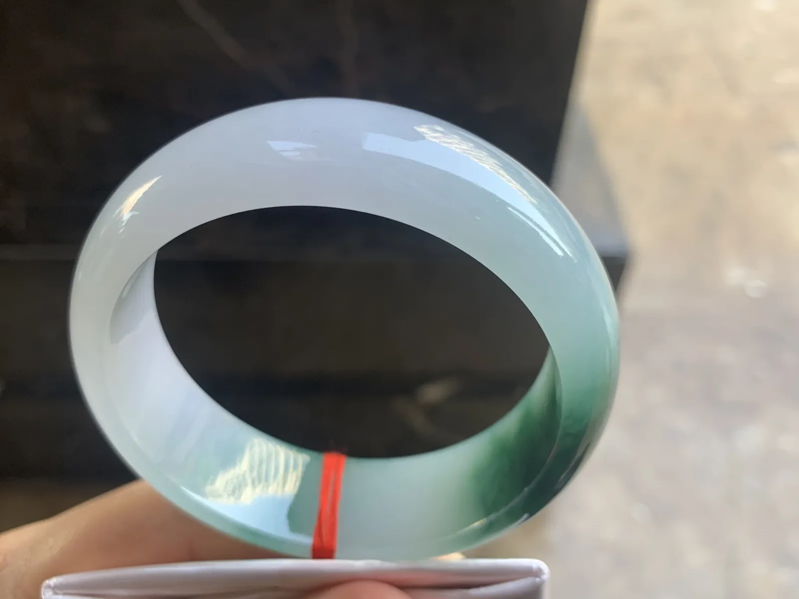 60-19.7-8.6mm
飘花宽版手镯 底子细腻 水润 花色漂亮 宽版大气