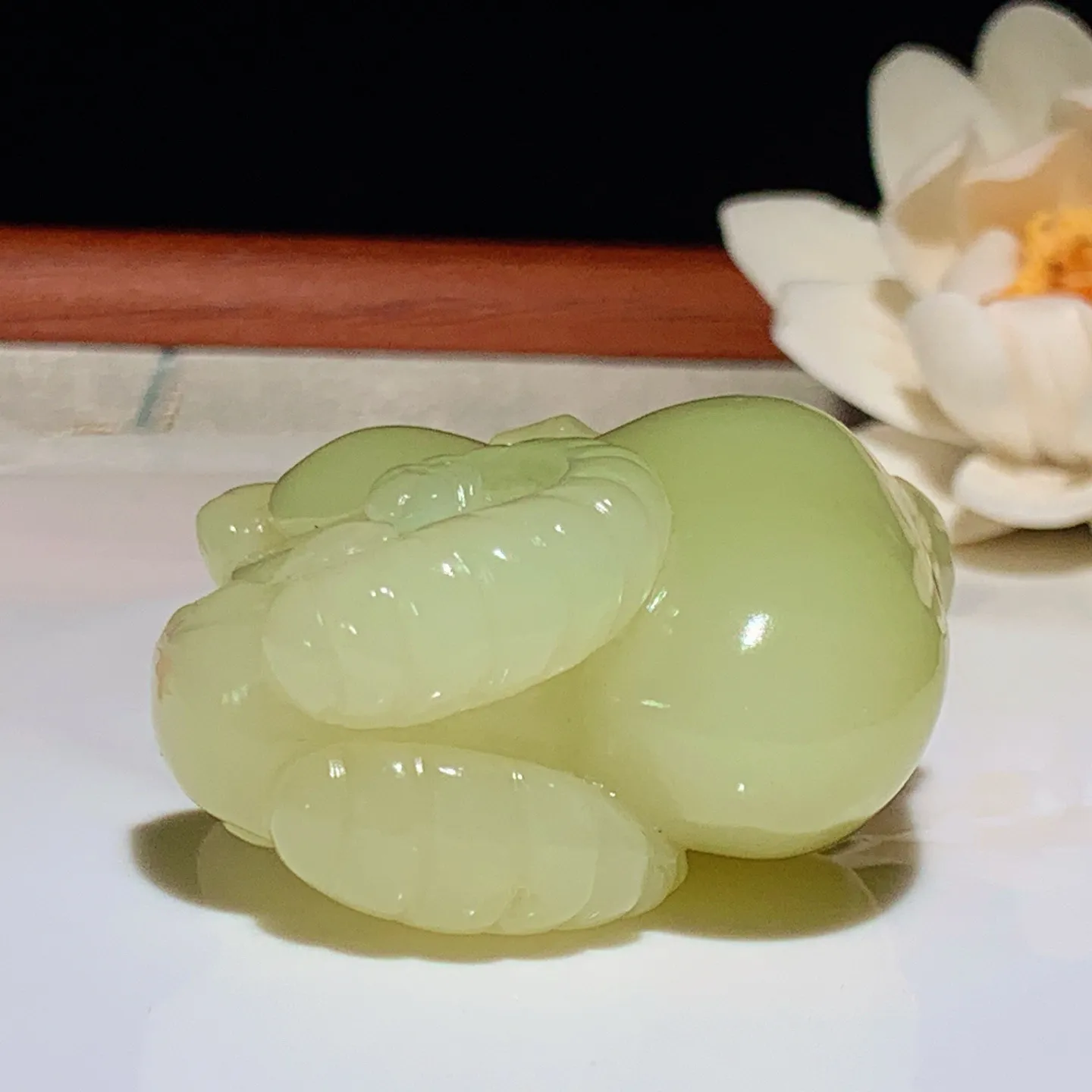 新疆和田玉黄口料洋洋如意羊挂件 尺寸44/26/36重71克 无裂无杂 玉质细腻油润 底色纯净 脂粉好，品质好。lt250103