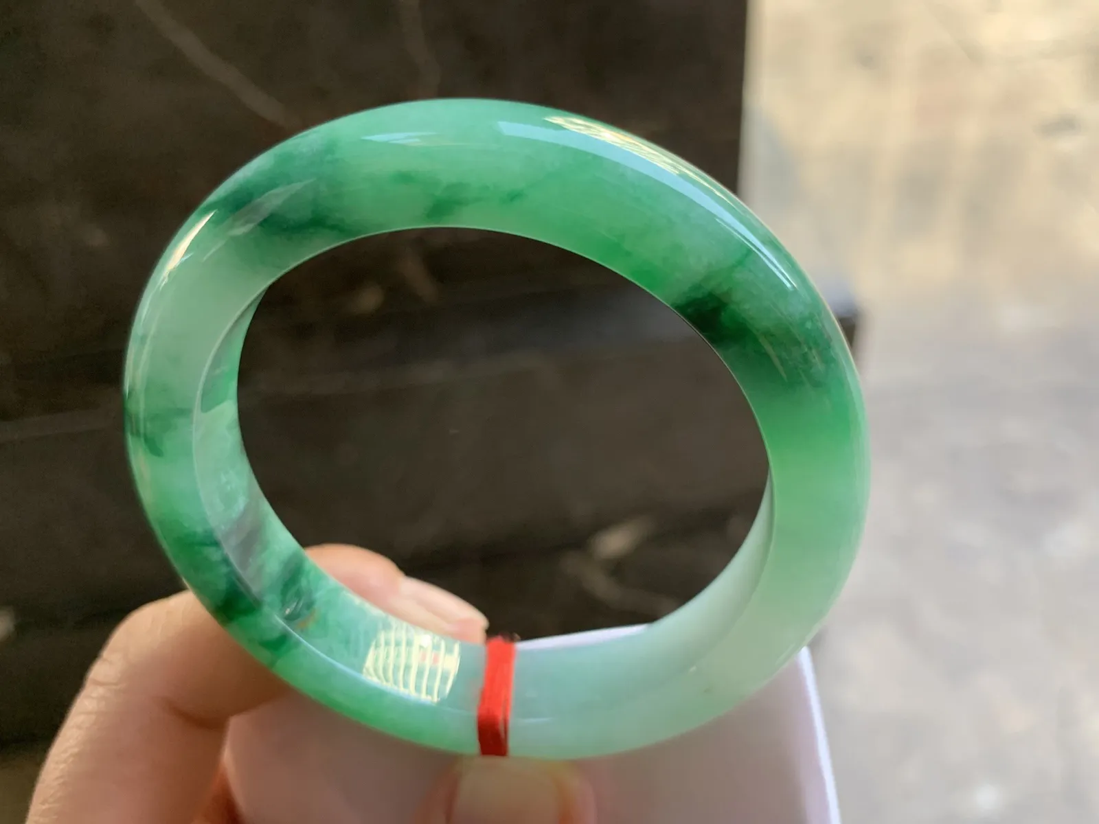 55-12.3-8.8mm
带色手镯 底子细腻 颜色辣绿 推荐