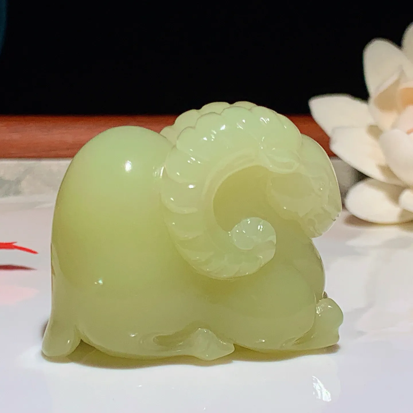 新疆和田玉黄口料洋洋如意羊挂件 尺寸44/26/36重71克 无裂无杂 玉质细腻油润 底色纯净 脂粉好，品质好。lt250103