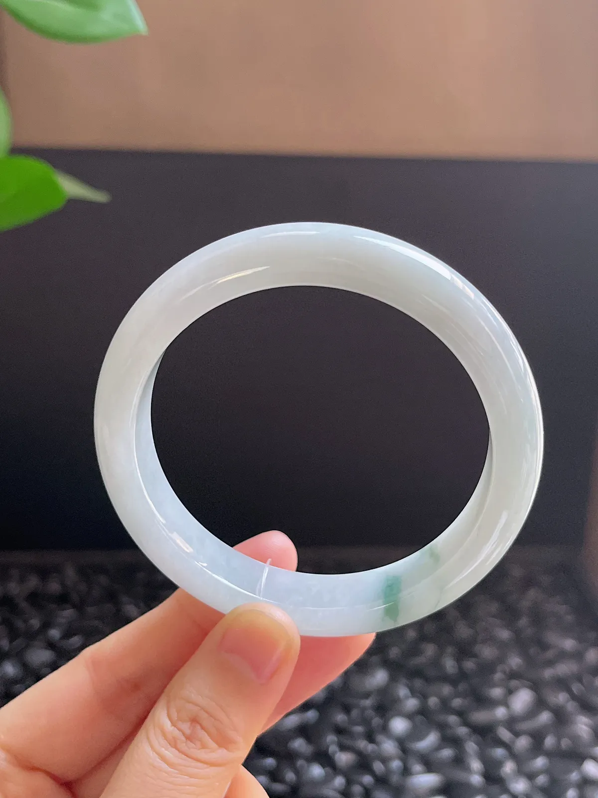 正圈57.8圈口，翡翠冰糯种飘绿手镯