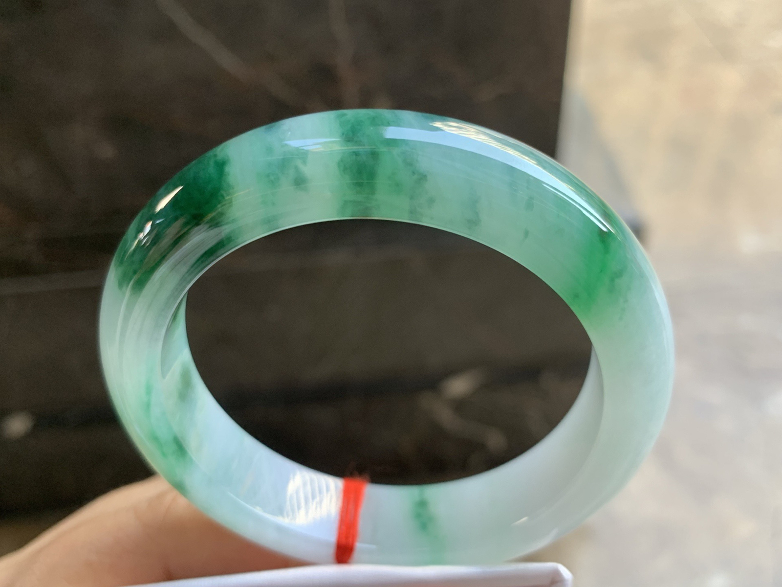 55-13.2-9.3mm
带色手镯 底子细腻 颜色漂亮 条形优秀