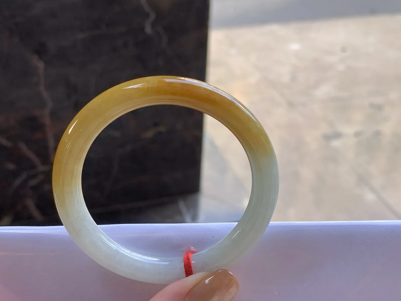 50-8.2

糯种黄翡手镯^_^ 细腻独特