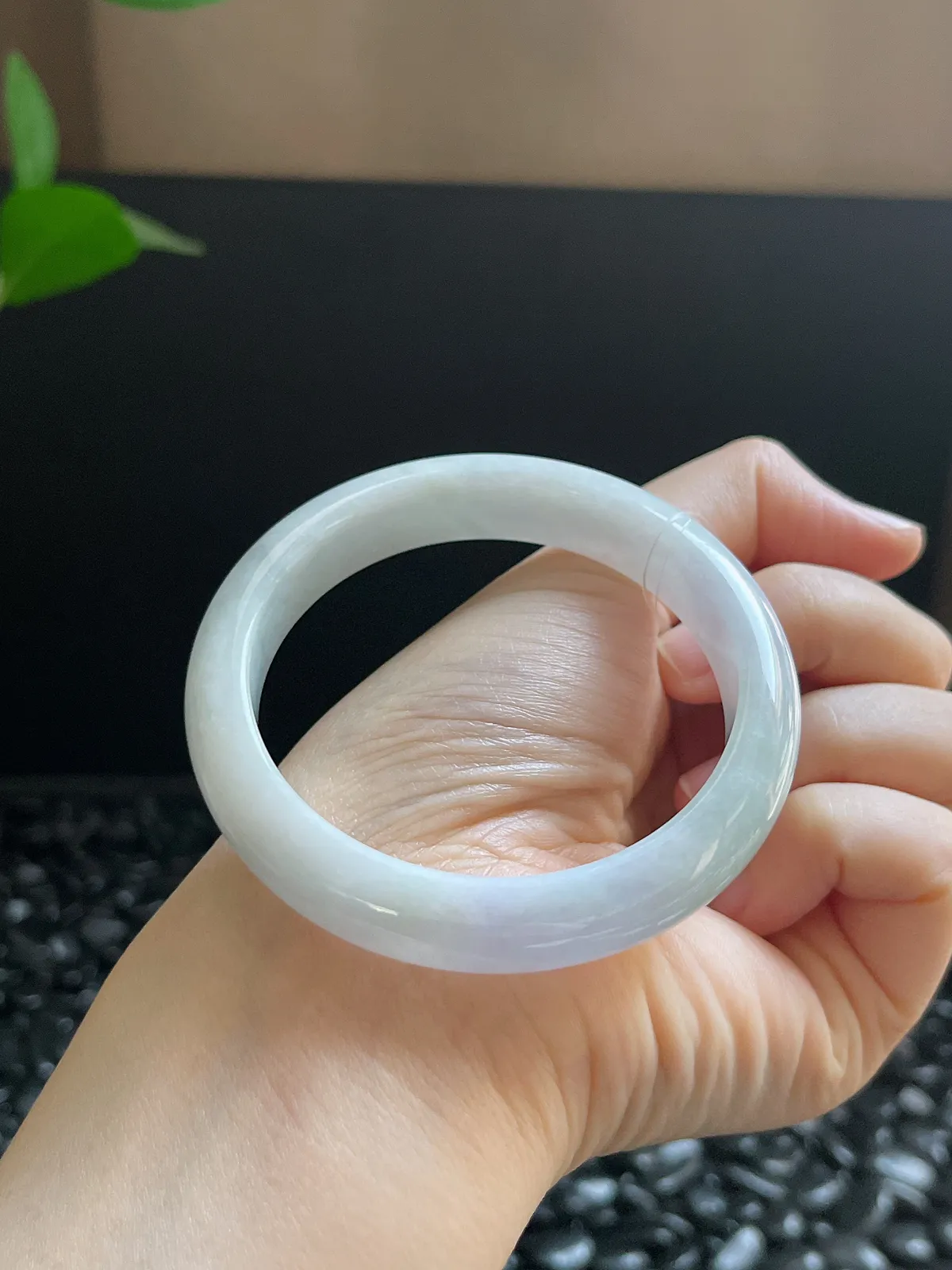 正圈54.4圈口，翡翠糯化种白色手镯