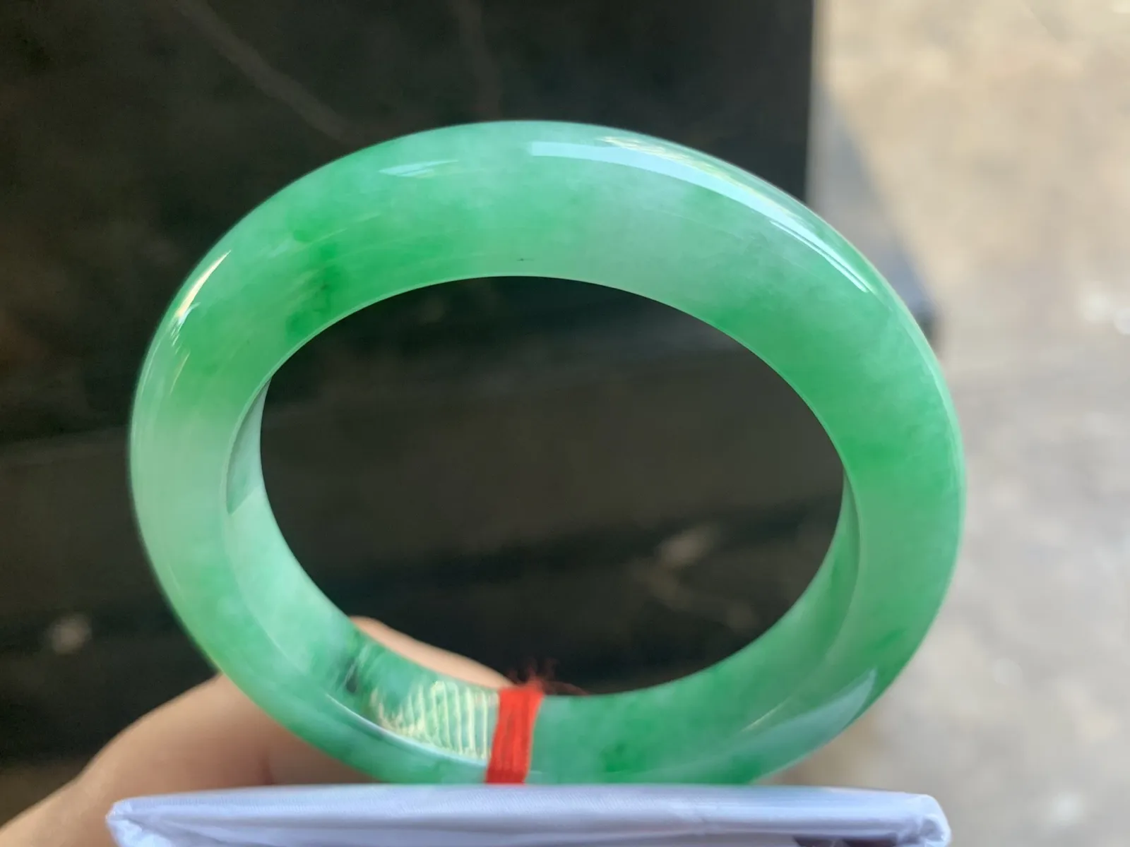 52-11.3-9.2mm
满色手镯 底子细腻 颜色漂亮 推荐