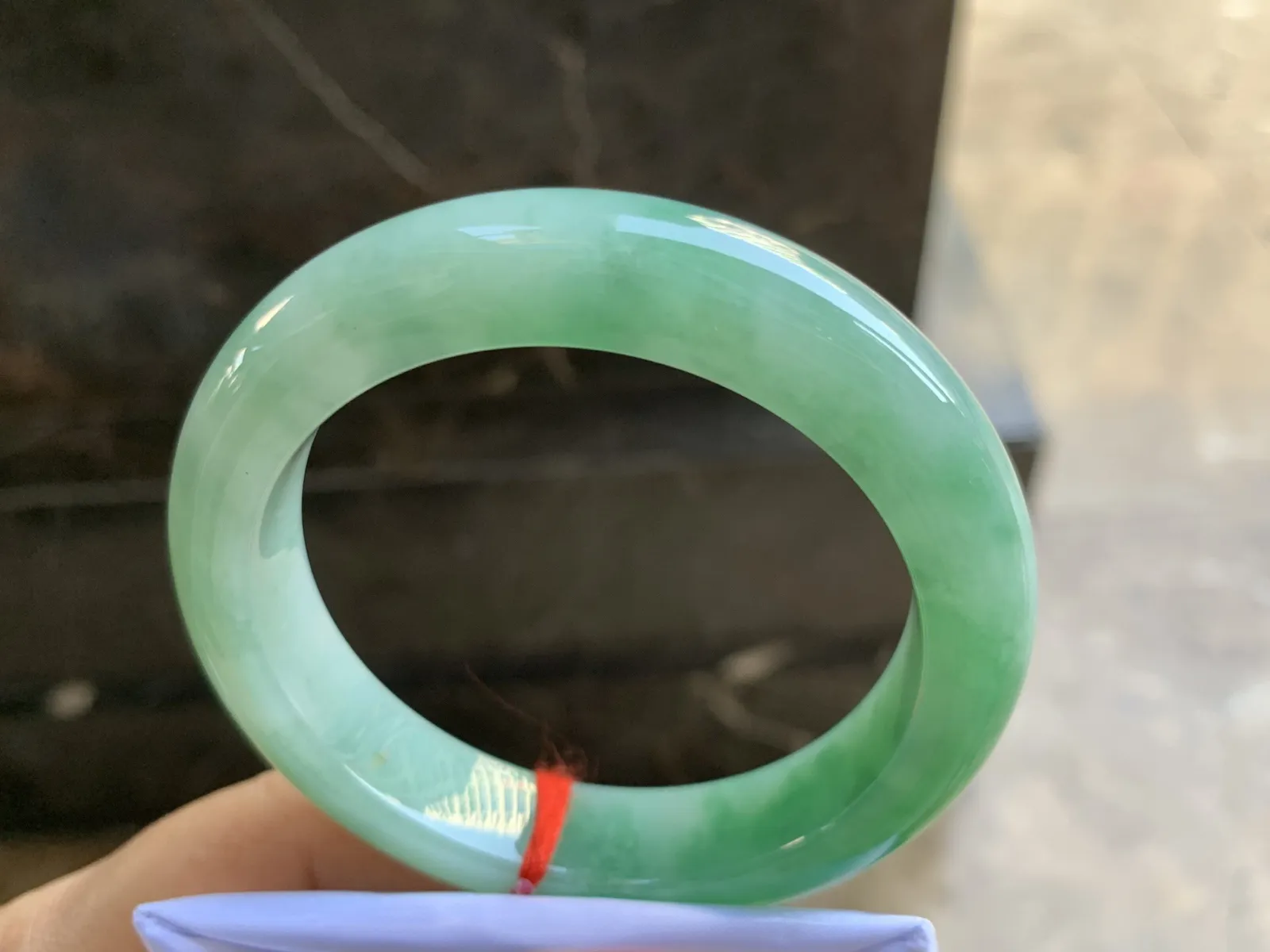 55-12.9-9.5mm
带色手镯 底子细腻 颜色漂亮