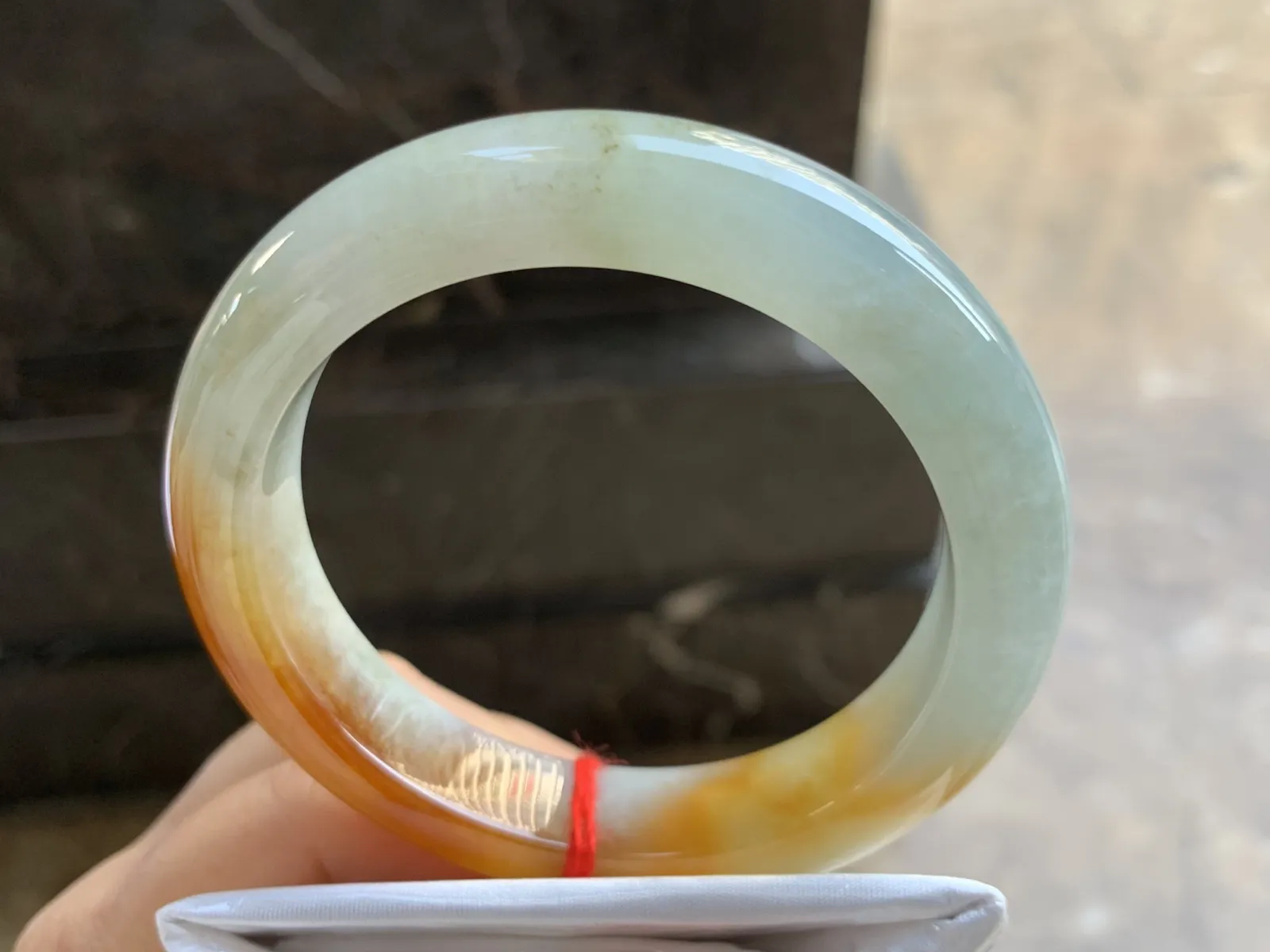 58-12.6-9.5mm
黄翡手镯 底子细腻 颜色艳丽