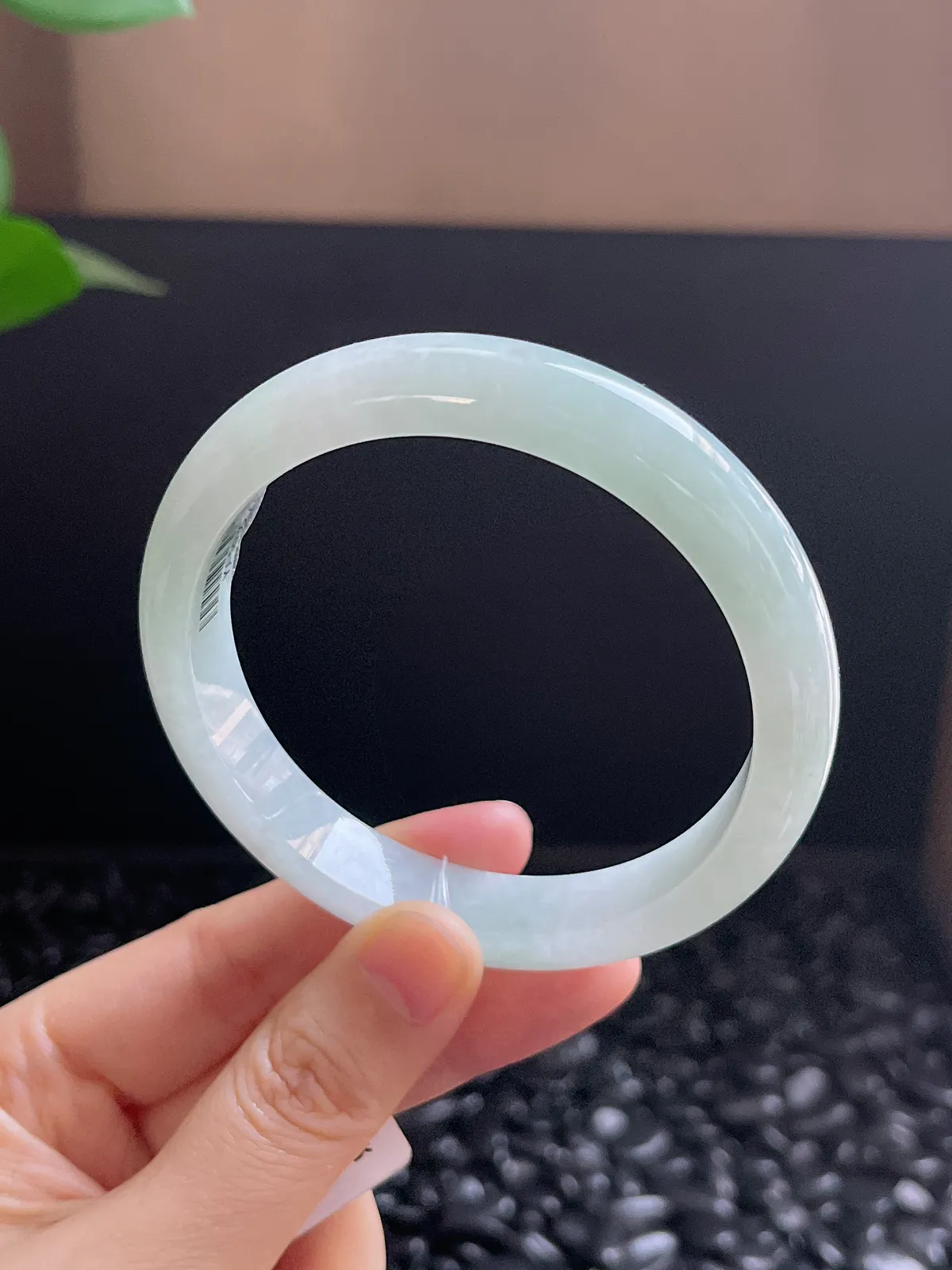 正圈60圈口，翡翠冰糯种飘绿手镯