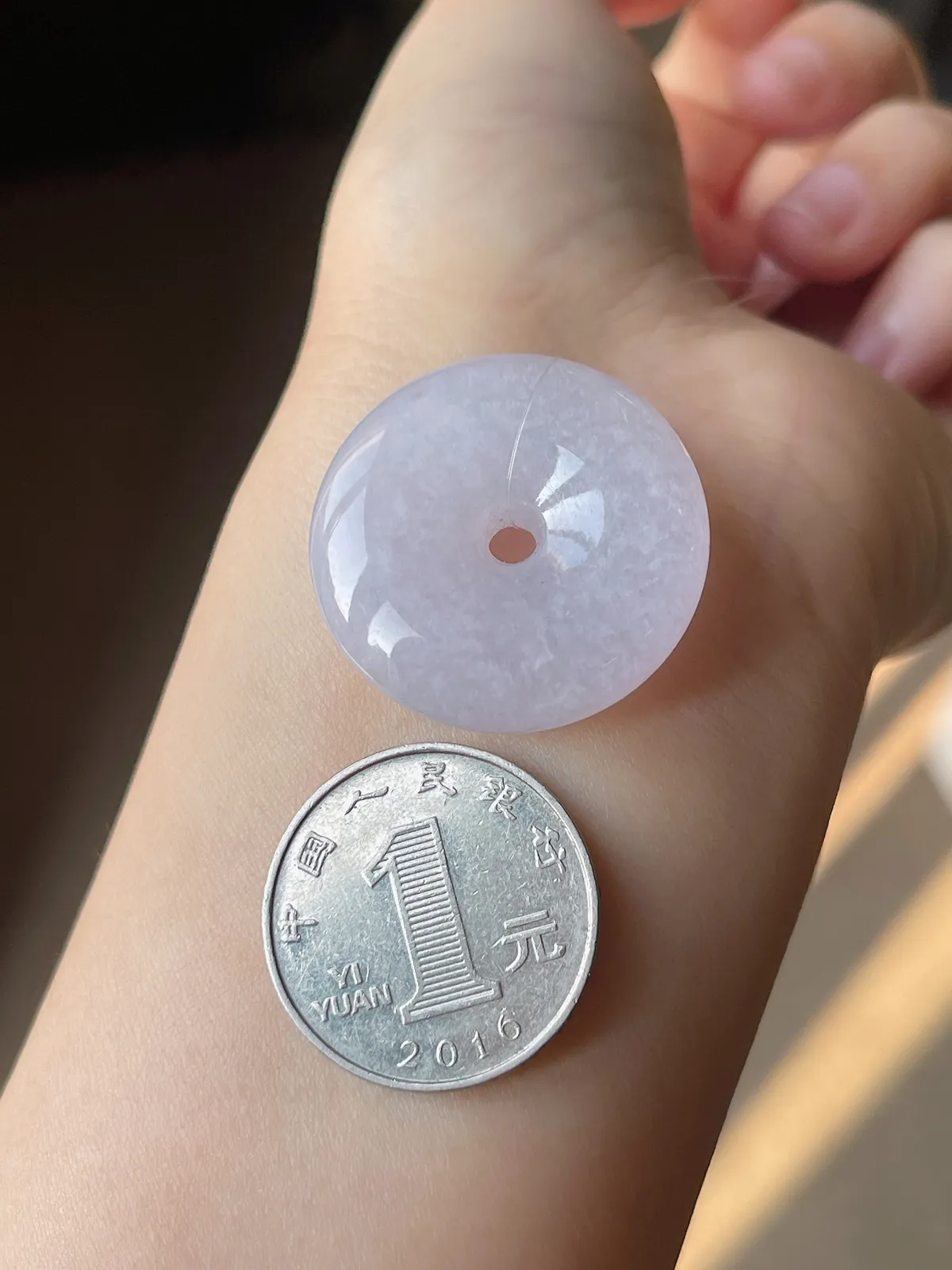 翡翠冰糯种白色平安扣