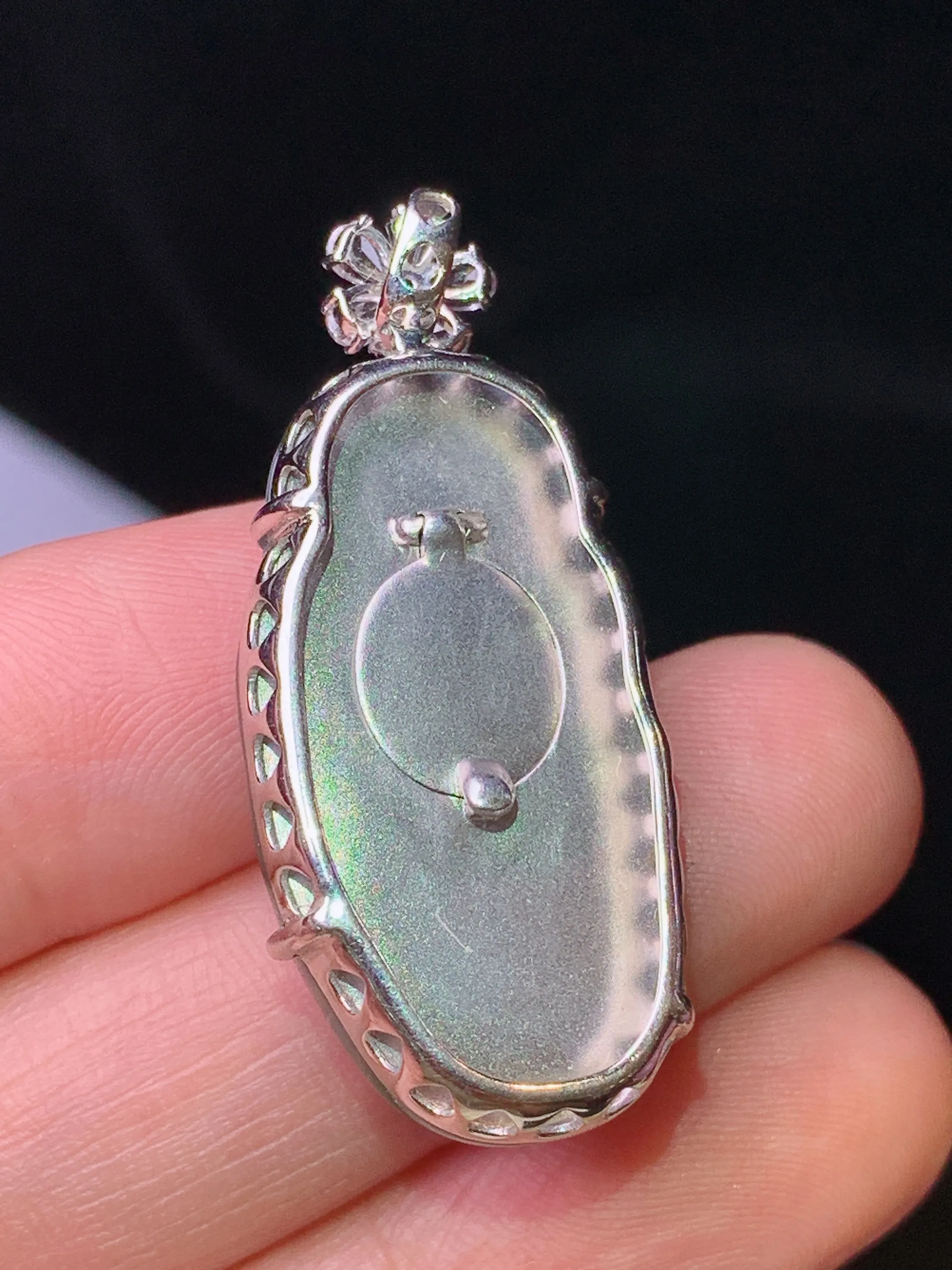 18k金钻镶嵌翠绿逍遥佛公吊坠 玉质细腻 色泽清新艳丽 整体尺寸36*15.5*6