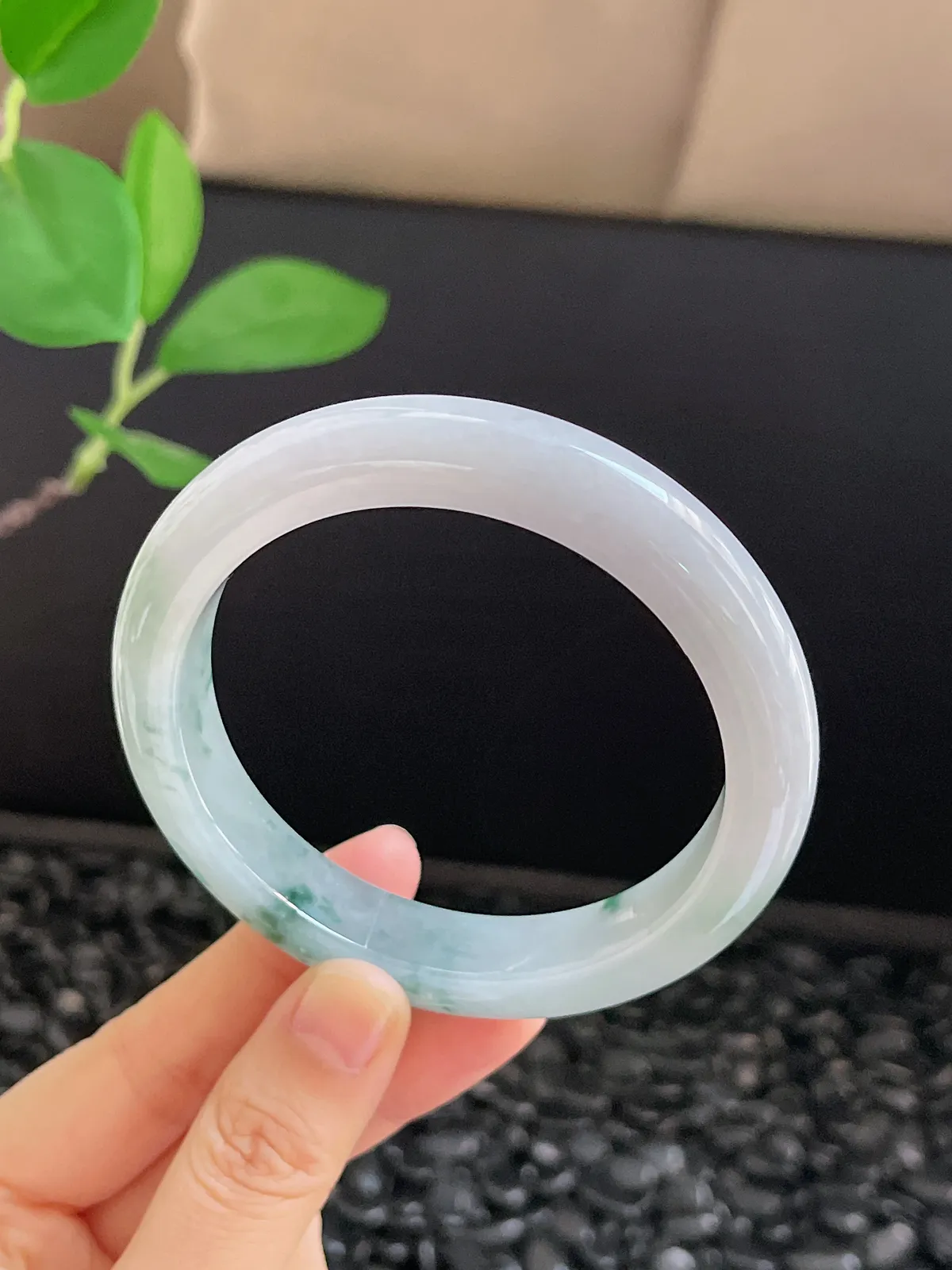 正圈59.8圈口，翡翠冰糯种淡绿色手镯