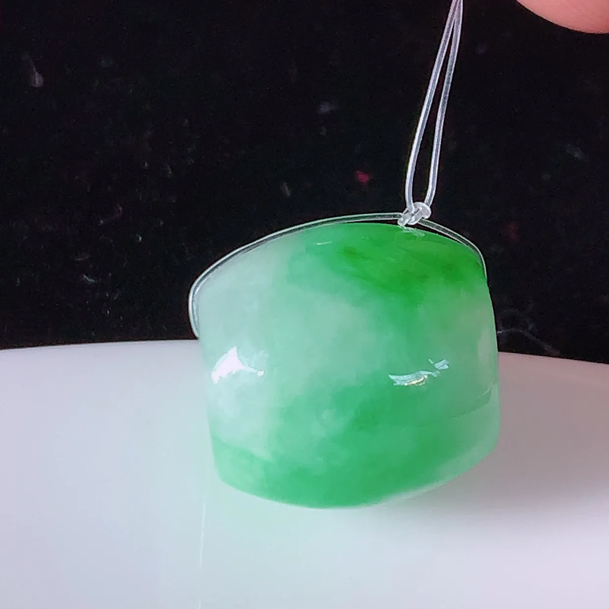 自然光实拍，冰润飘绿翡翠路路通吊坠，寓意好运连连，路路畅通，经典款式，财运滚滚，路路通，佩戴效果更好！配银链子#49.2