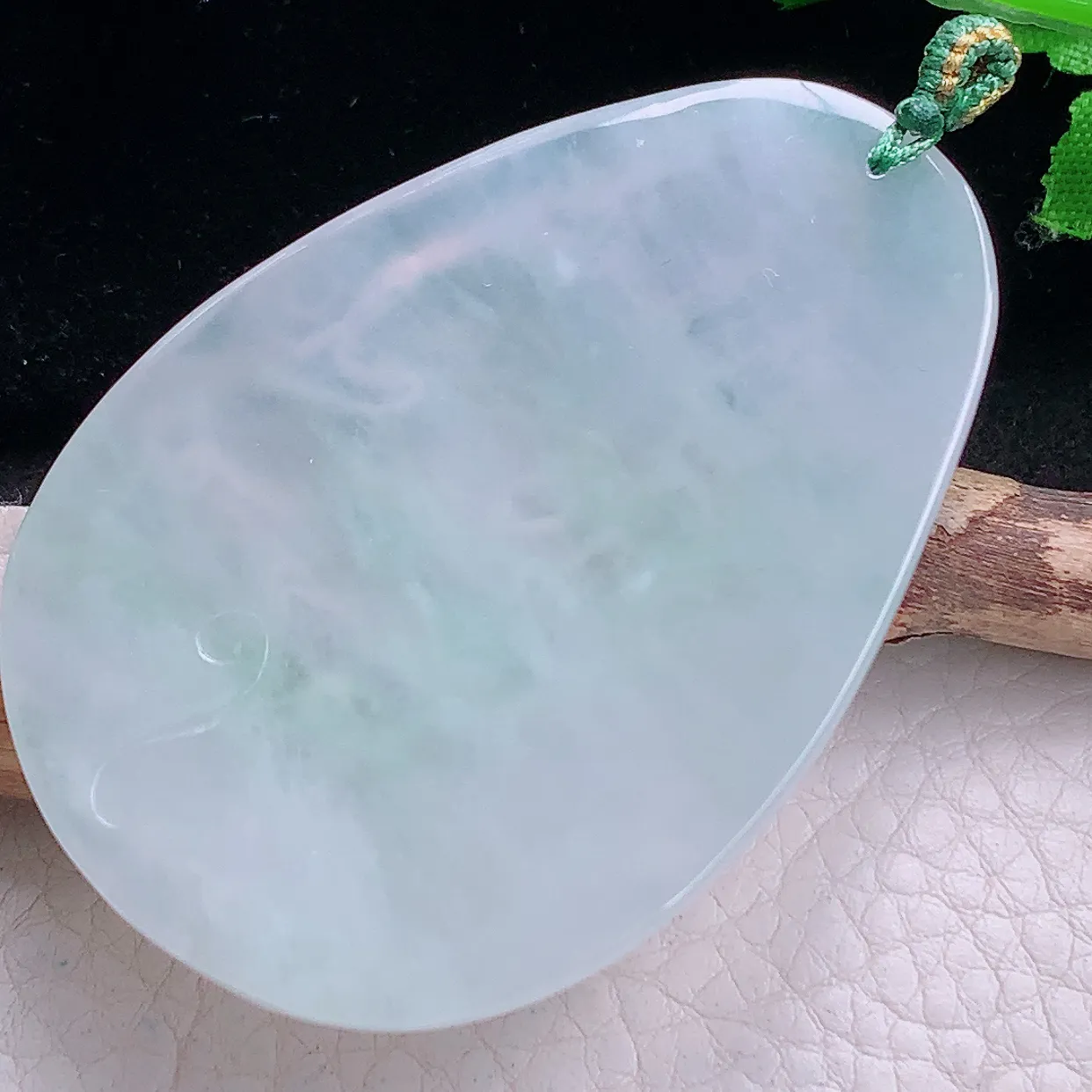 yn实拍61.3*42.8*6缅甸翡翠精雕冰润大势至菩萨 年肖守护神玉项坠 玉挂件