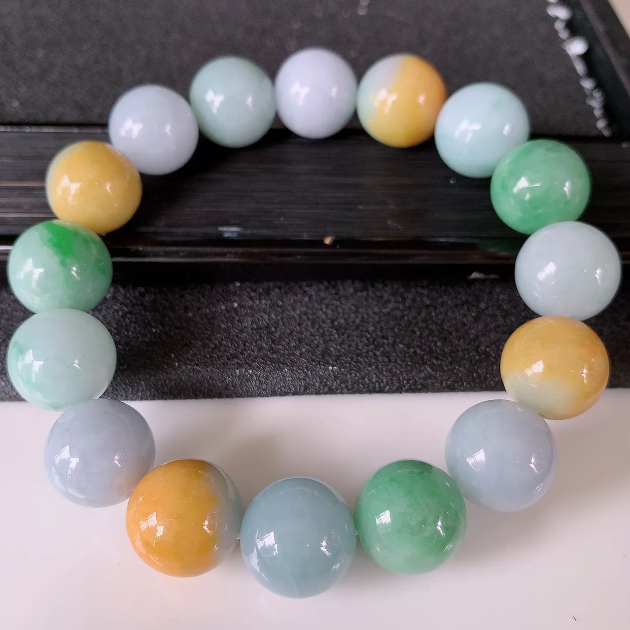 自然光实拍，大颗冰润多宝翡翠手链，多彩翡翠手串，颜色丰富，料子细腻，高档大气， 自戴送礼佳品！#46.30取一尺寸13.6