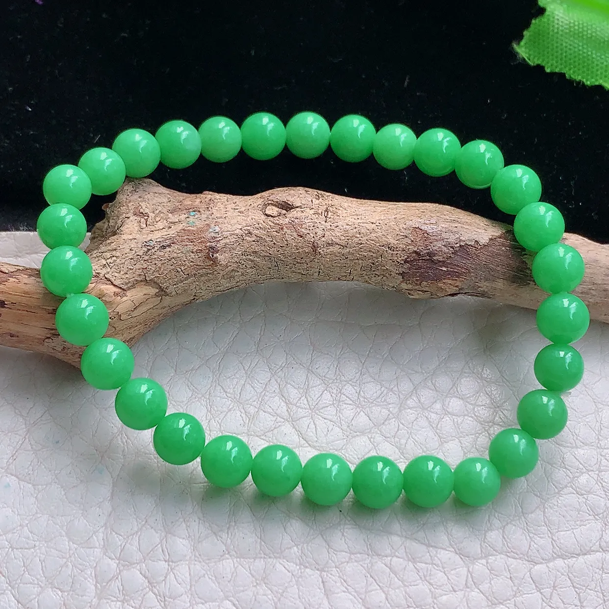 lz缅甸翡翠精雕阳绿女款清秀圆润6mm玉手链 玉手串