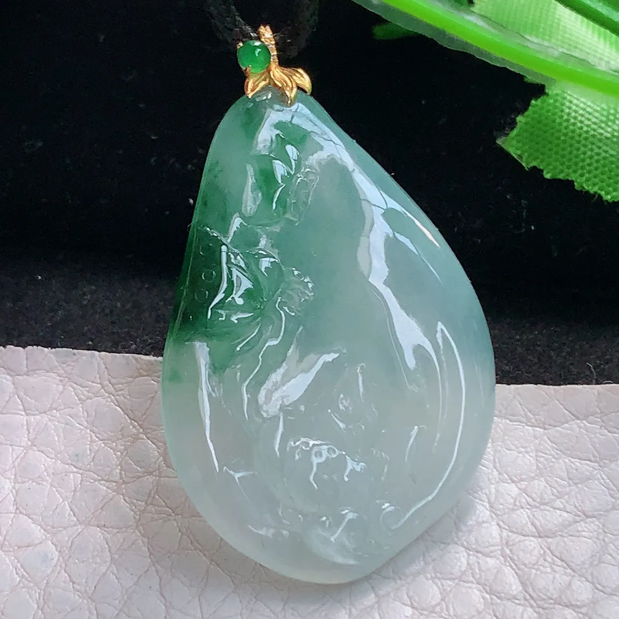 lz实拍44.8*26.5*4缅甸翡翠精雕冰飘花莲花 冰清玉洁玉项坠 玉挂件