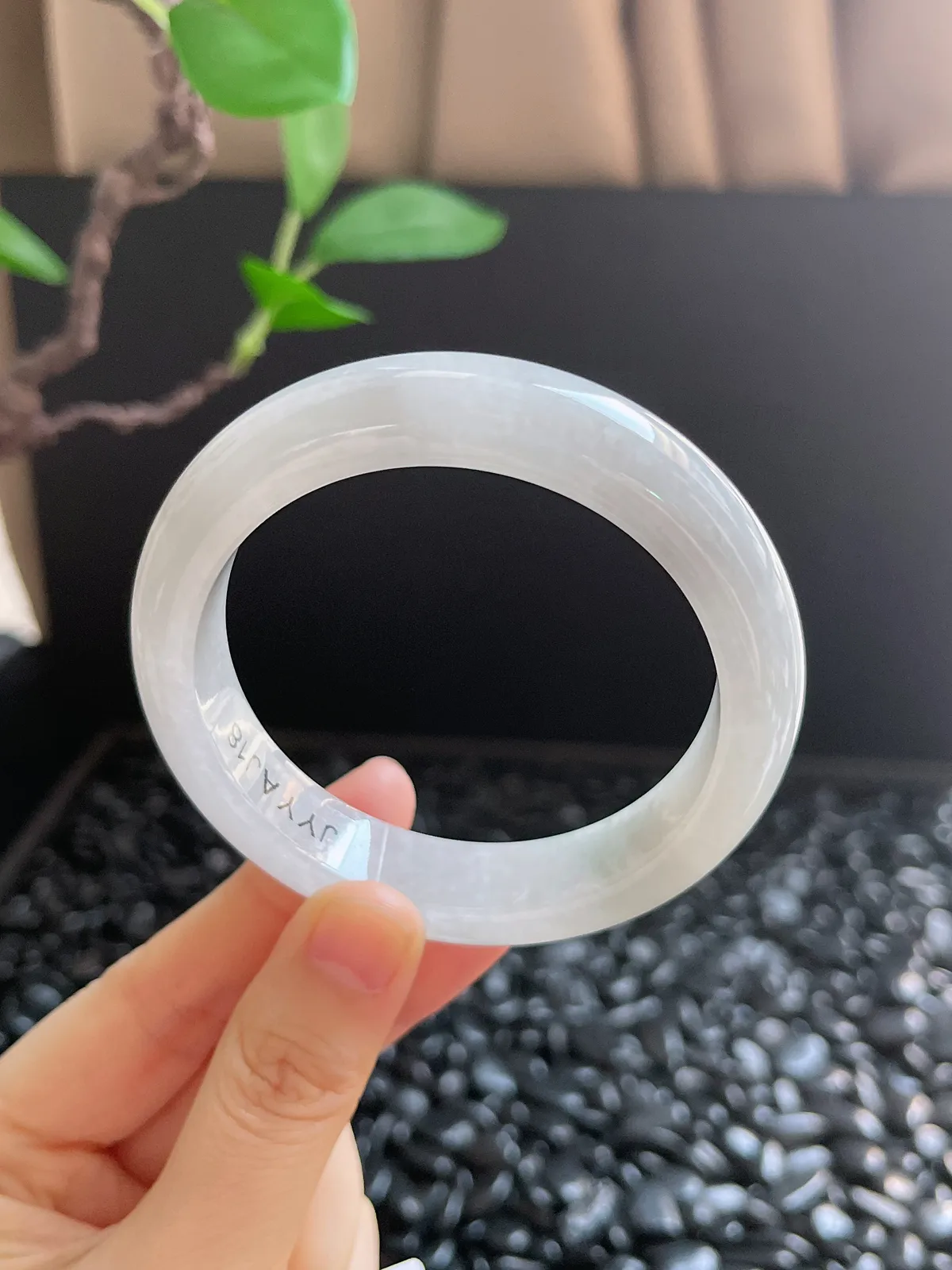 正圈56圈口，翡翠糯化种白色手镯