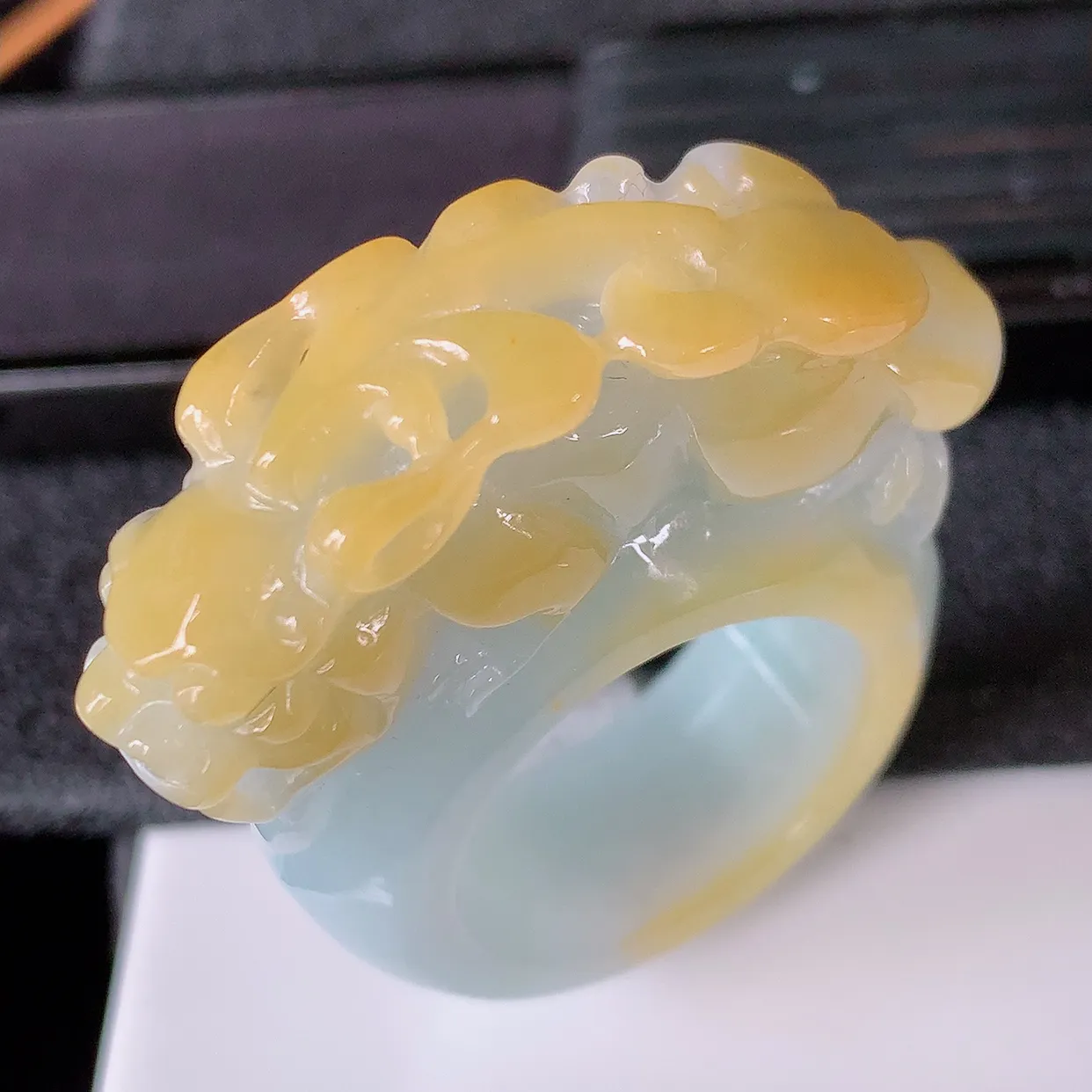 自然光实拍，特色黄翡翡翠貔貅扳指，21.3mm内径双彩翡翠扳指，冰润指环，玉扳指，戒指，财源滚滚，玉质细腻起胶，26圈口，种水好！#85.30 尺寸43*21.3*16.6*11.2mm