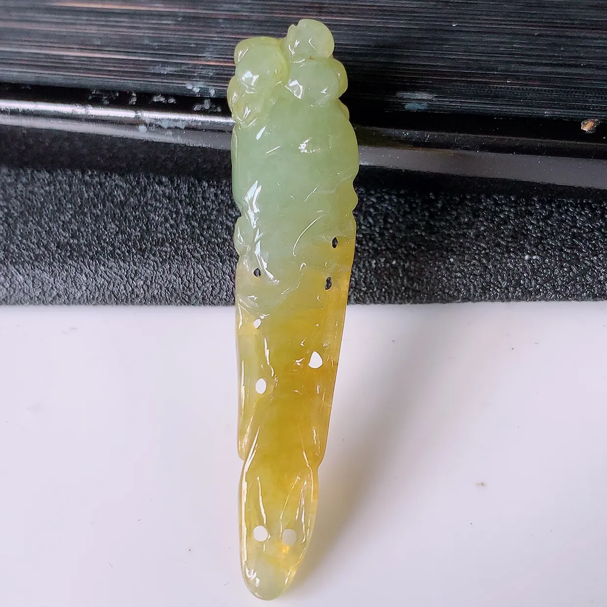 自然光实拍，冰润黄翡翡翠人参吊坠，人生如意，种老水足，雕工精湛 ，寓意美好， 佩戴时尚出众！#85.