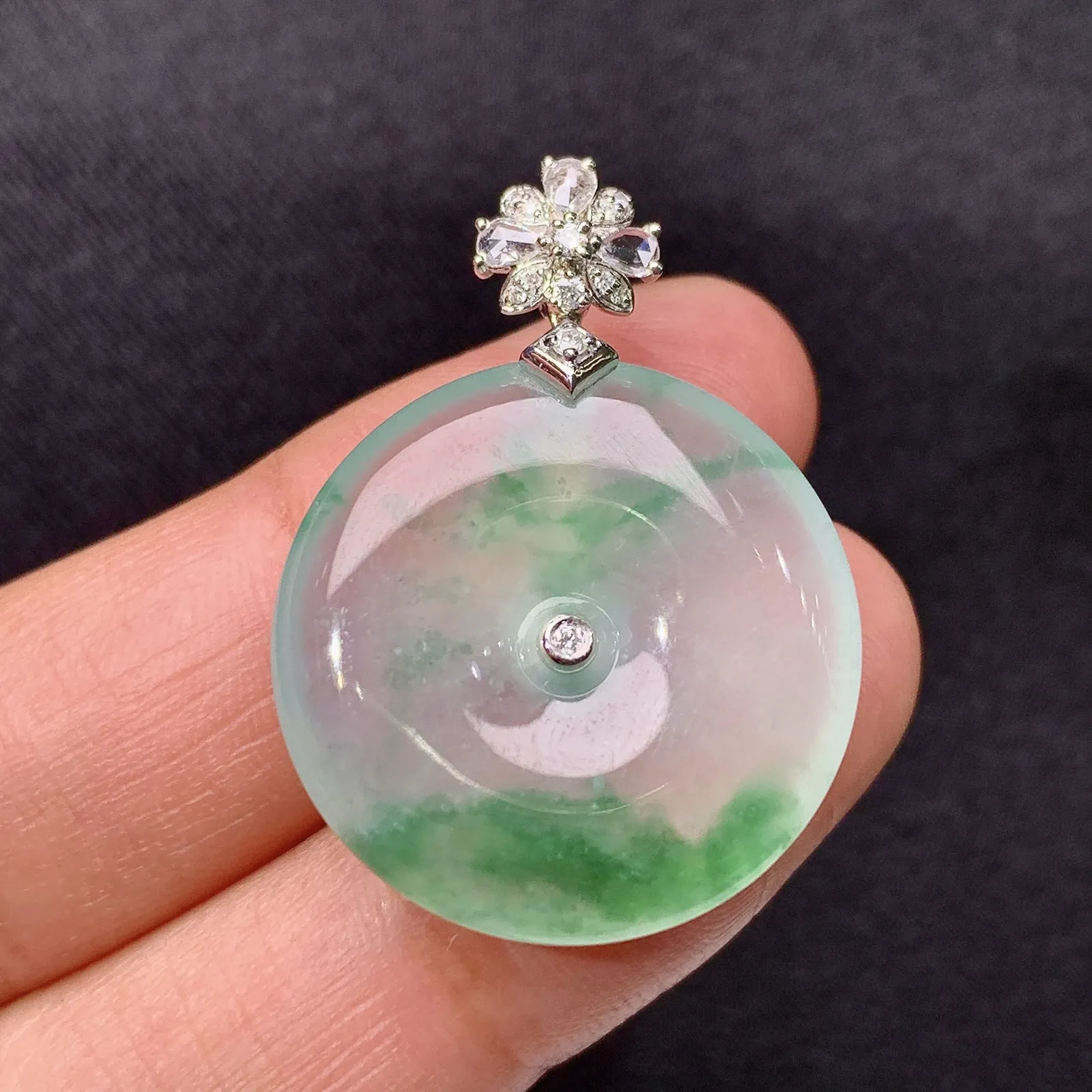 冰飘花平安扣吊坠，18k金镶嵌，冰冰润润，玉质细腻，种水足，Ym2 尺寸30.5*22.7*4.9