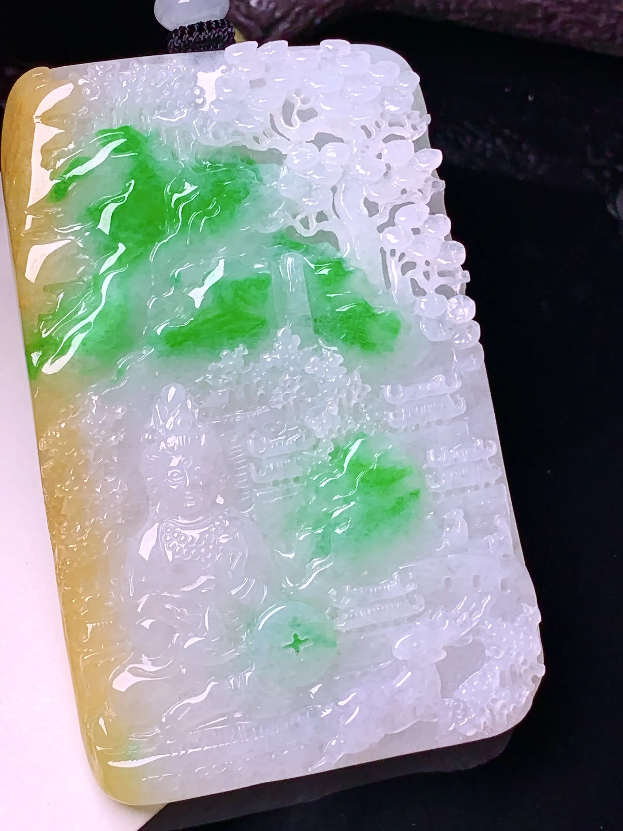 飘黄绿山水观音牌吊坠 玉质细腻 色泽清新艳丽 整体尺寸69.2*44.5*7.3