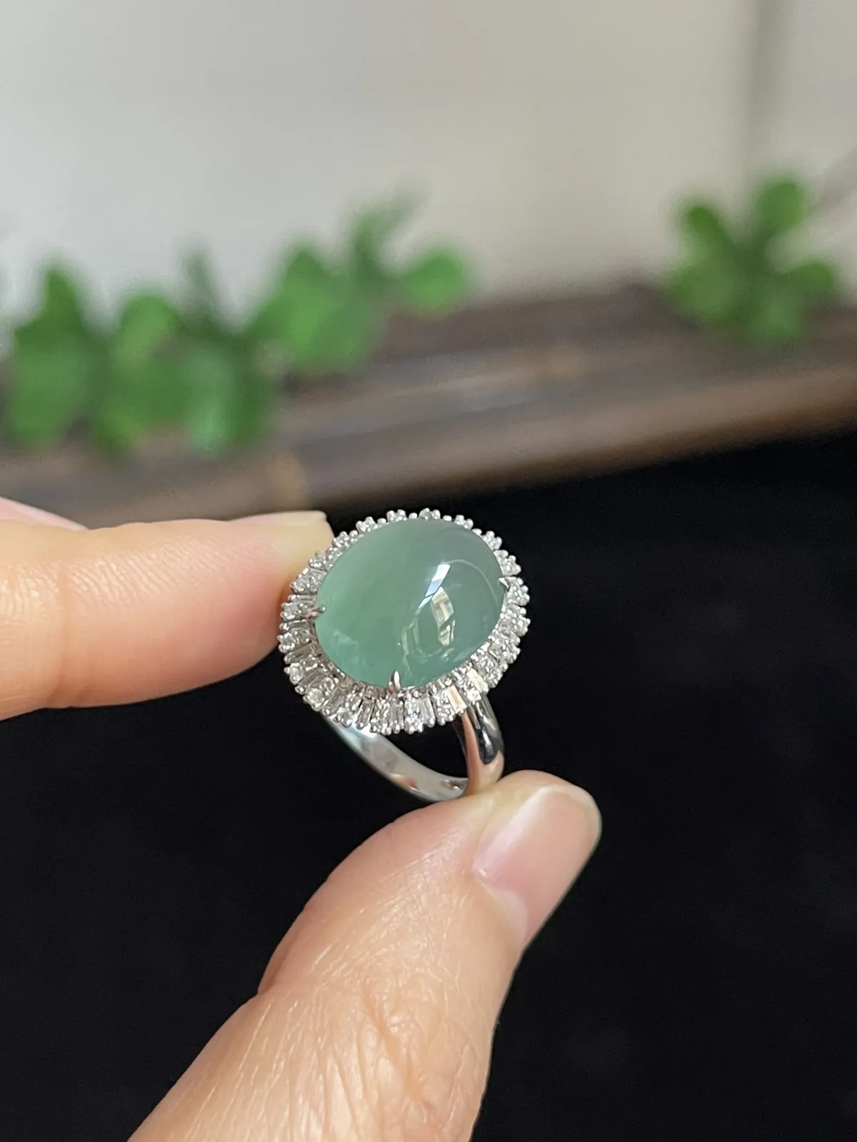 翡翠女戒，印记：G18K,伴钻石