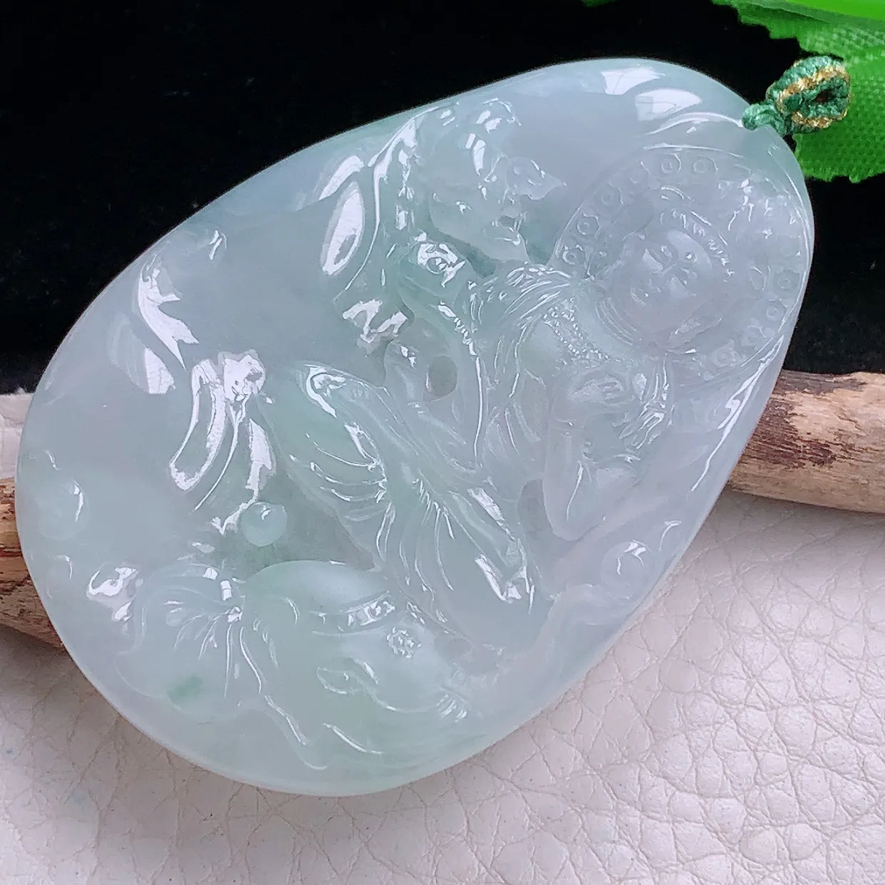 yn实拍61.3*42.8*6缅甸翡翠精雕冰润大势至菩萨 年肖守护神玉项坠 玉挂件