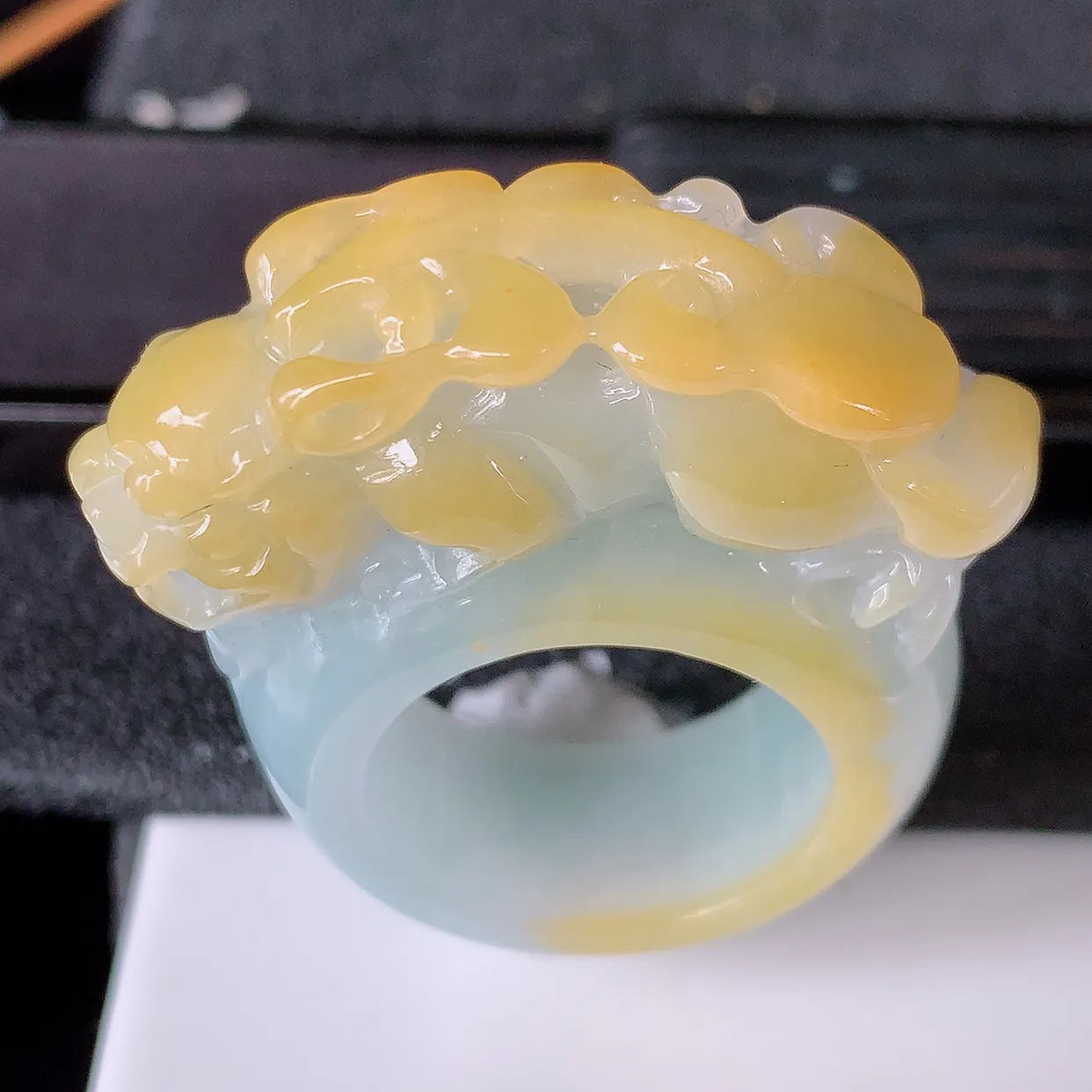 自然光实拍，特色黄翡翡翠貔貅扳指，21.3mm内径双彩翡翠扳指，冰润指环，玉扳指，戒指，财源滚滚，玉质细腻起胶，26圈口，种水好！#85.30 尺寸43*21.3*16.6*11.2mm