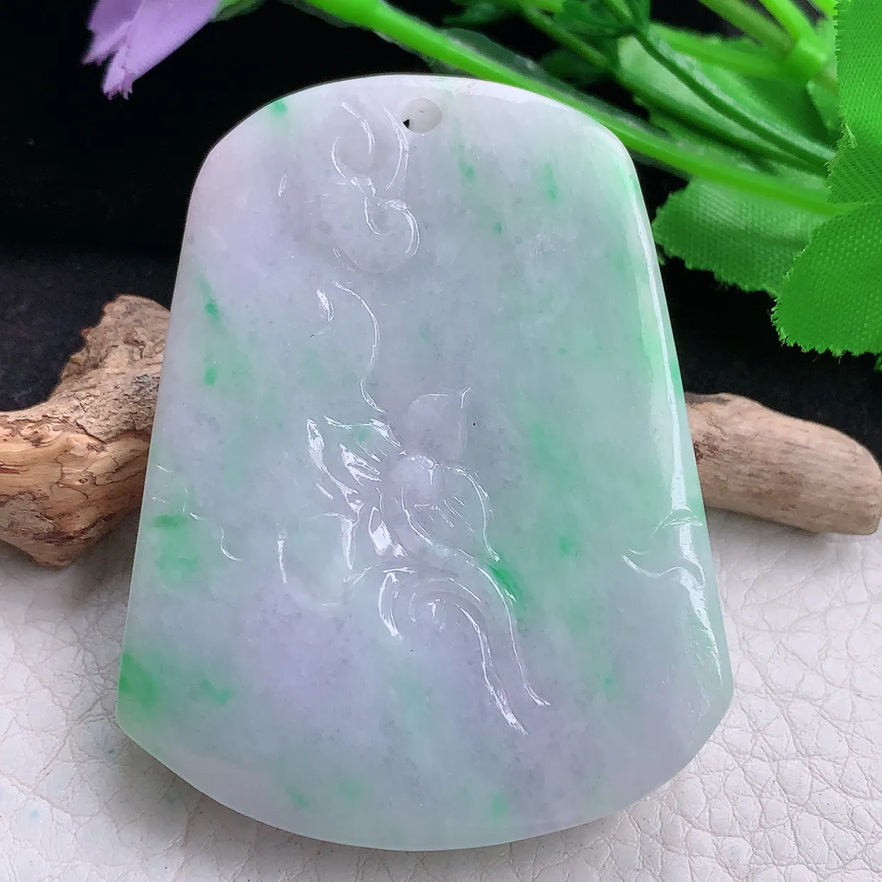 py实拍60*47*12缅甸翡翠精雕春彩金鱼吊坠 莲年有余玉挂件 玉吊坠