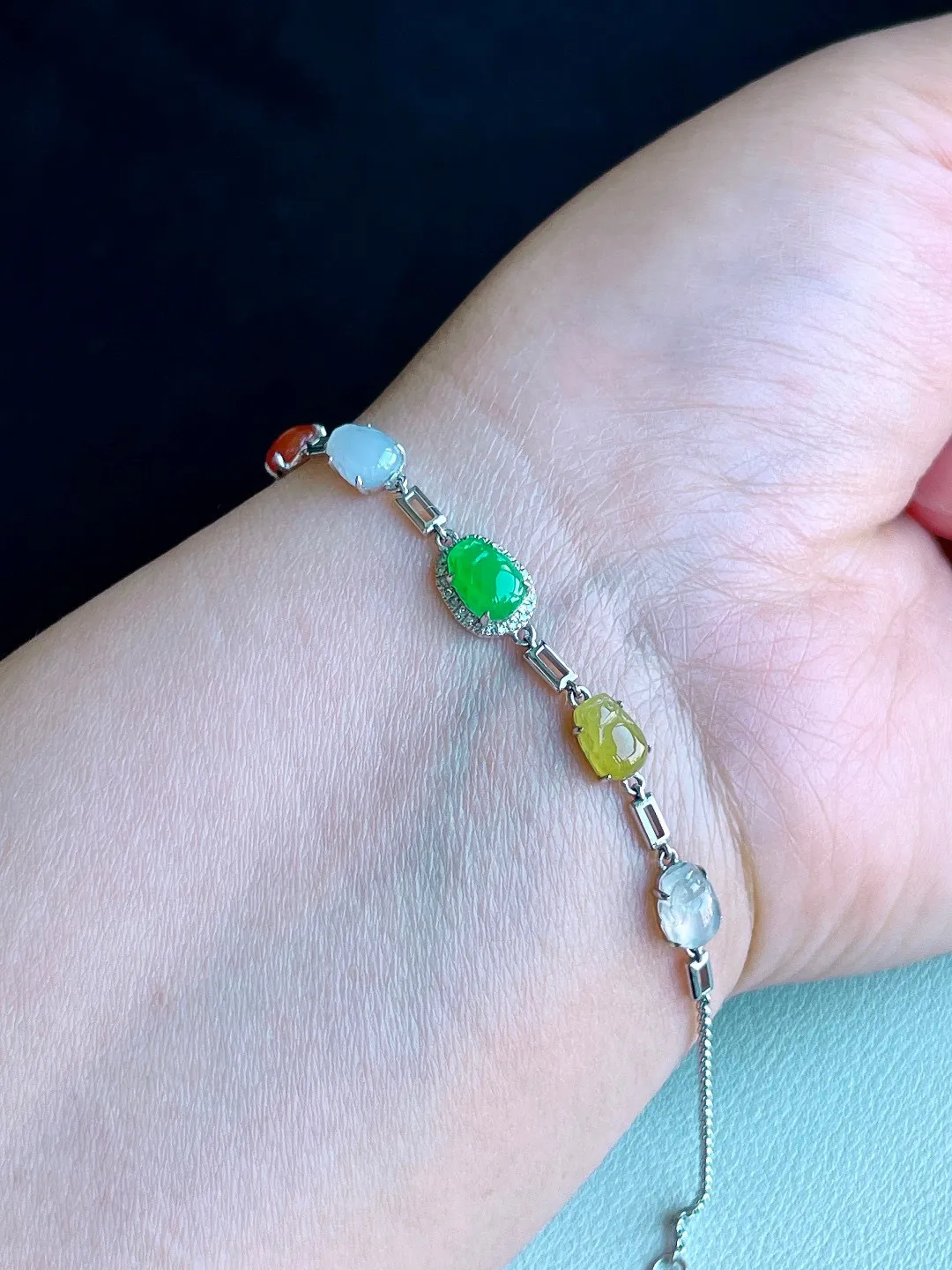 【镶嵌】冰多宝貔貅手链 
【说明】缅料 18k金镶嵌 完美 性价比高  
【整体】8.8-7-4
【裸石】6.8-5-2.5