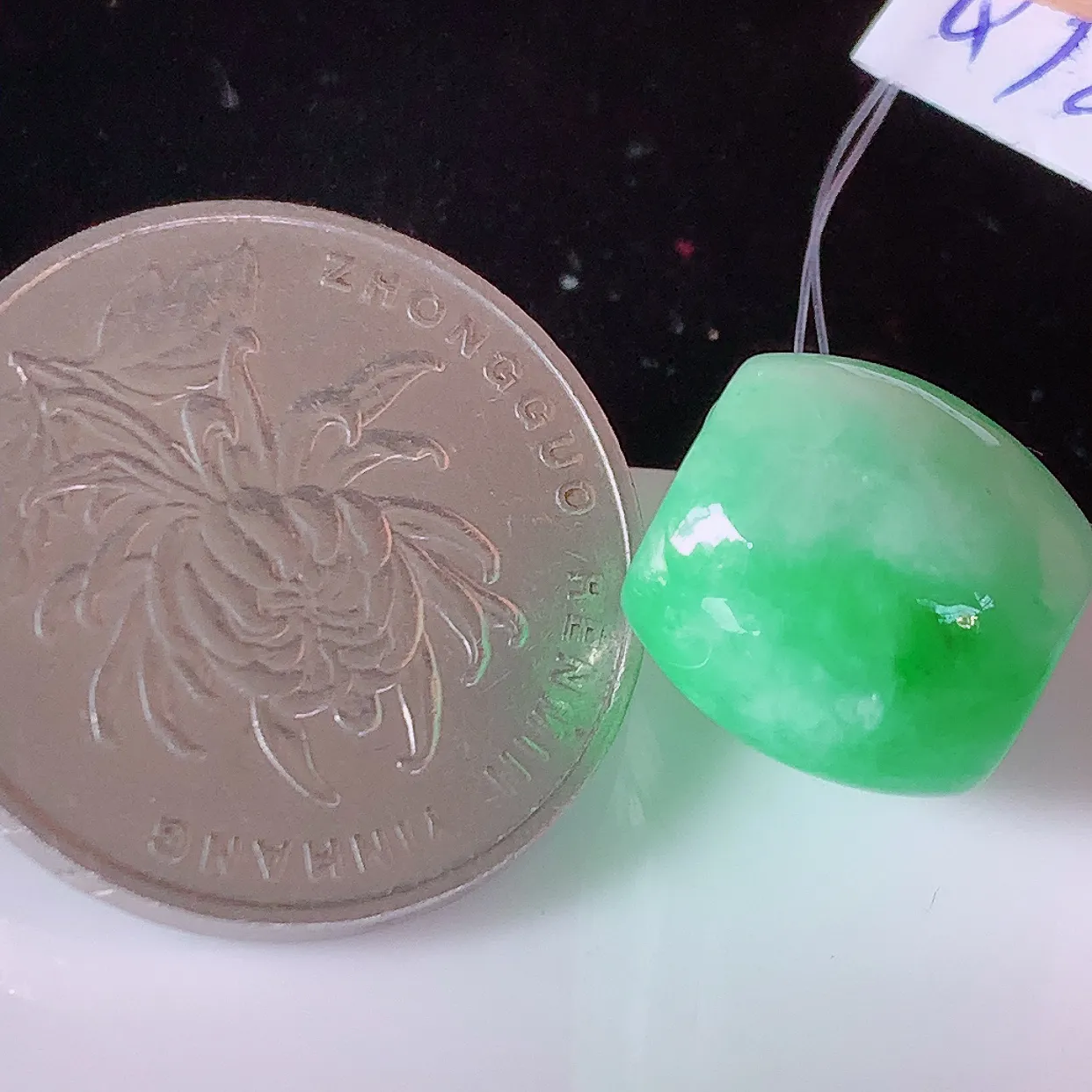 自然光实拍，冰润飘绿翡翠路路通吊坠，寓意好运连连，路路畅通，经典款式，财运滚滚，路路通，佩戴效果更好！配银链子#49.2