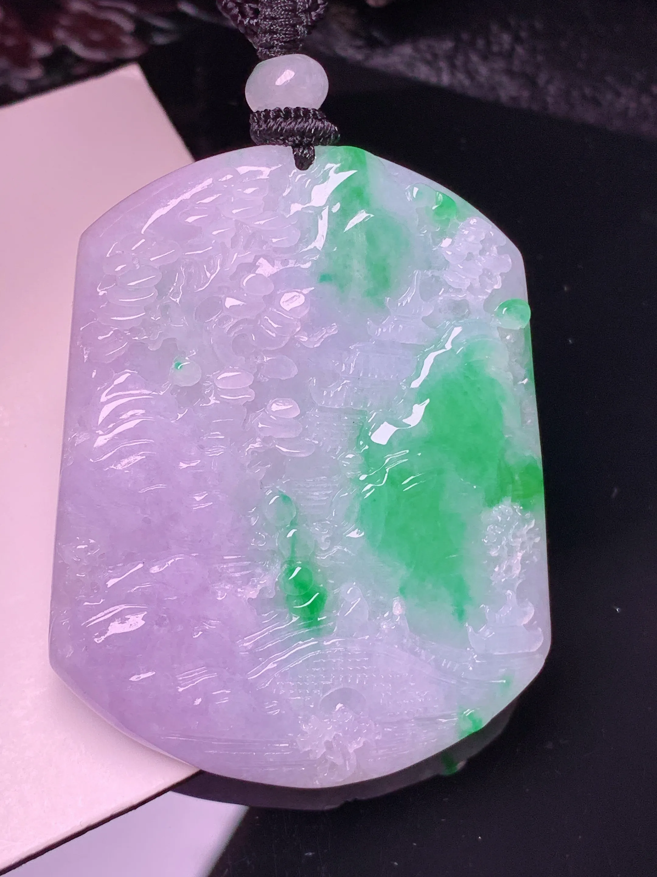 淡春彩山水牌子吊坠 玉质细腻 色泽清新艳丽 整体尺寸50.6*40.2*5.6