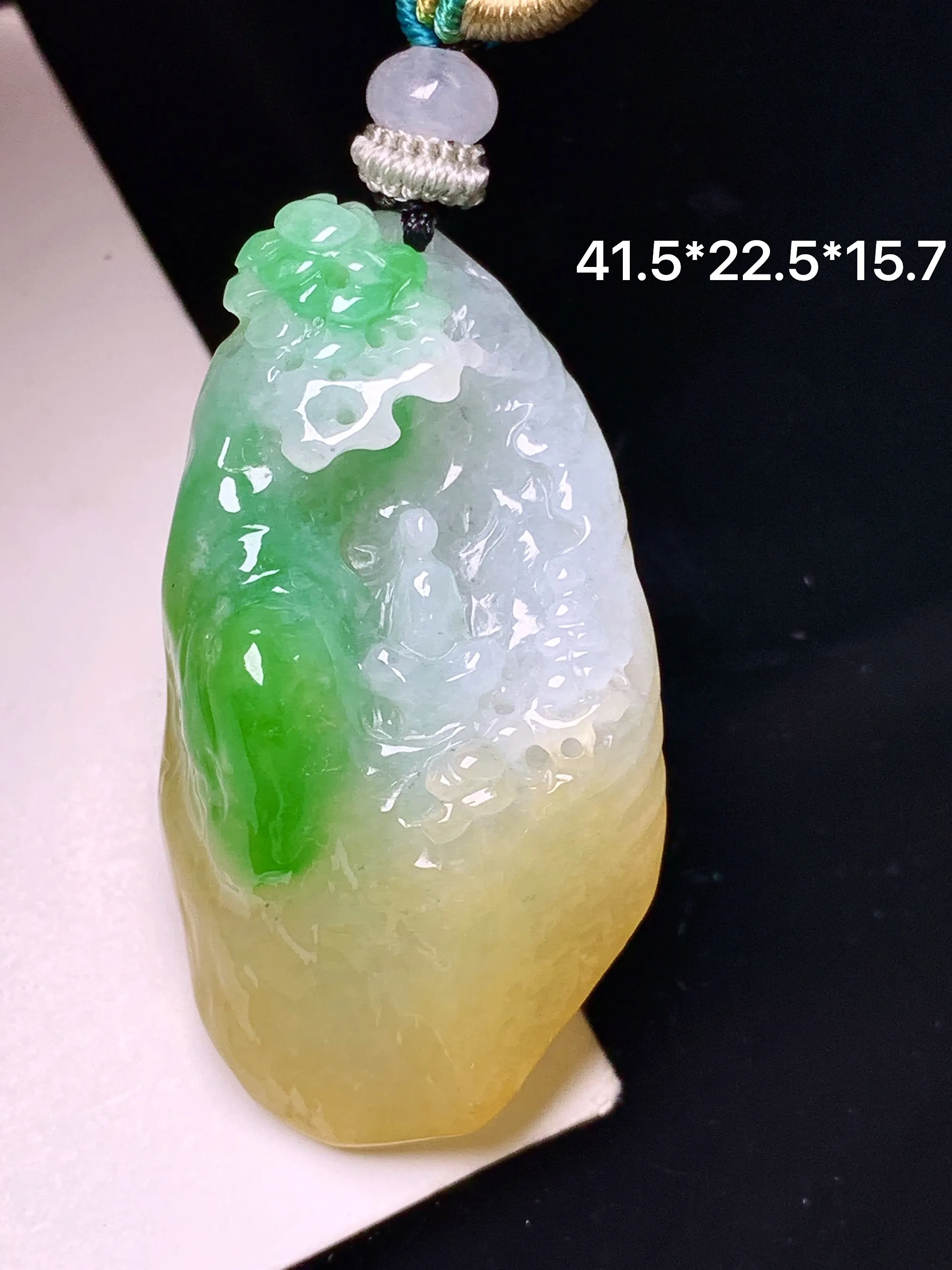 飘黄绿山水悟道吊坠 玉质细腻 色泽清新艳丽 整体尺寸41.5*22.5*15.7