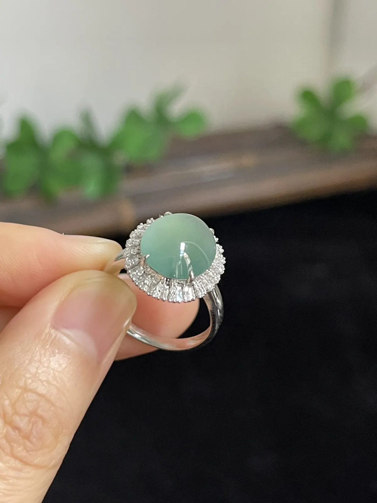 翡翠女戒，印记：G18K,伴钻石