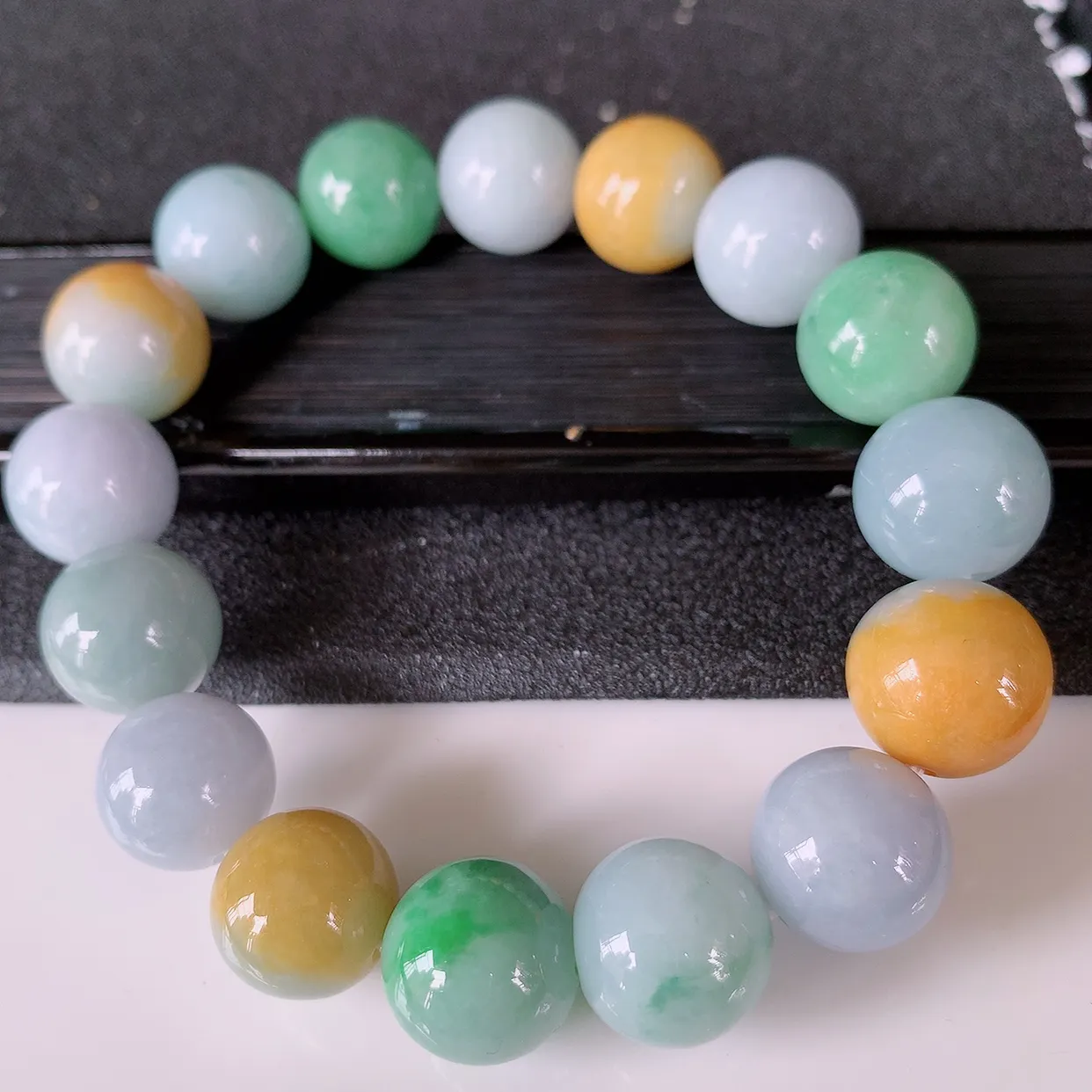 自然光实拍，大颗冰润多宝翡翠手链，多彩翡翠手串，颜色丰富，料子细腻，高档大气， 自戴送礼佳品！#46.30取一尺寸13.6