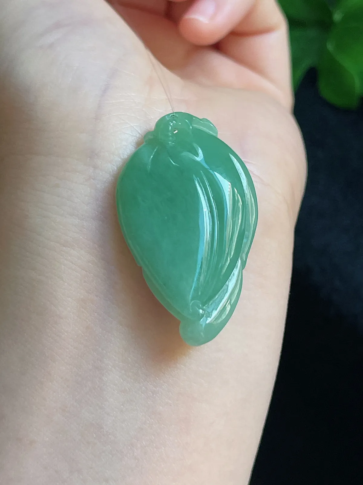翡翠糯化种绿色吊坠
