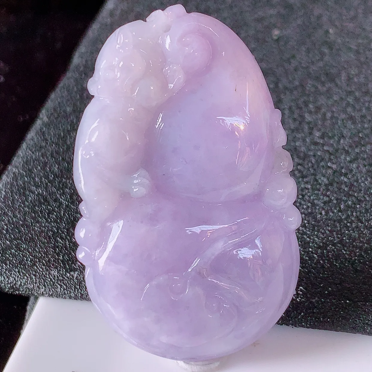 自然光实拍，冰润紫罗兰翡翠葫芦吊坠，寓意福禄双全，财源滚滚，清新脱俗，佩戴效果优雅迷人！#05.2