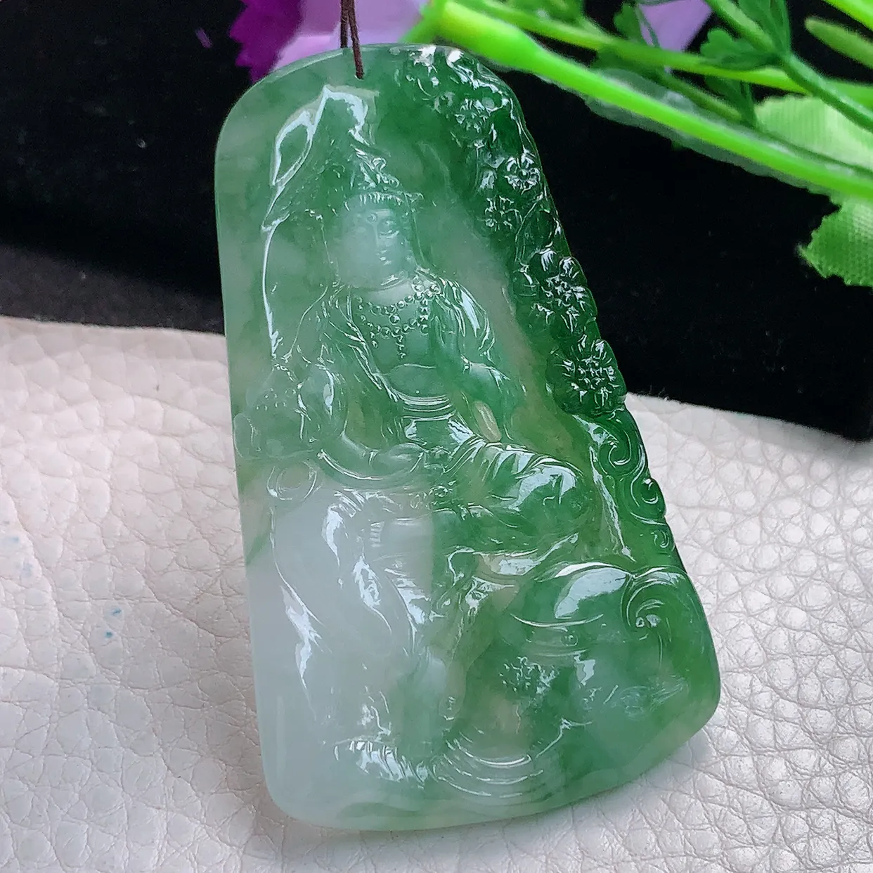 lz实拍65*38*5.6缅甸翡翠精雕辣绿普贤菩萨 生肖守护神玉项坠 玉挂件