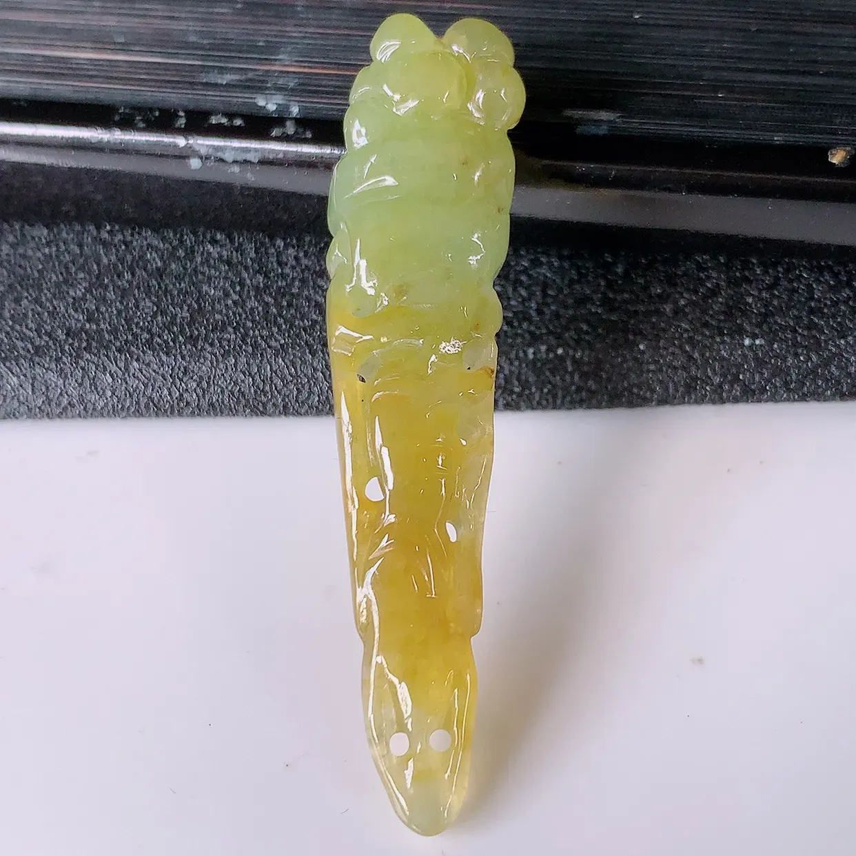 自然光实拍，冰润黄翡翡翠人参吊坠，人生如意，种老水足，雕工精湛 ，寓意美好， 佩戴时尚出众！#85.30