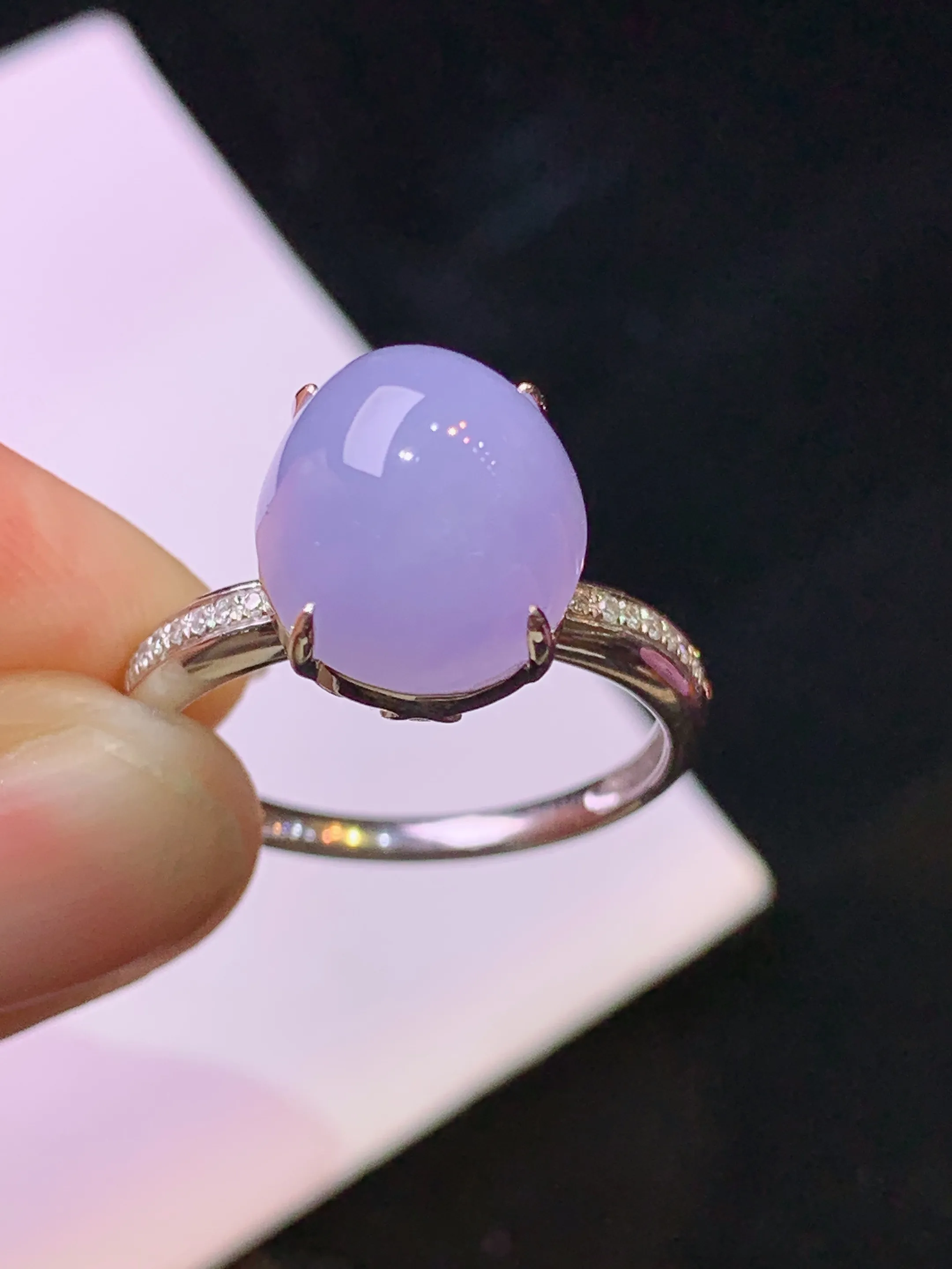 18k金钻镶嵌紫罗兰蛋面戒指 玉质细腻 色泽清新艳丽 圈口14.5 整体尺寸11.2*10*8.2